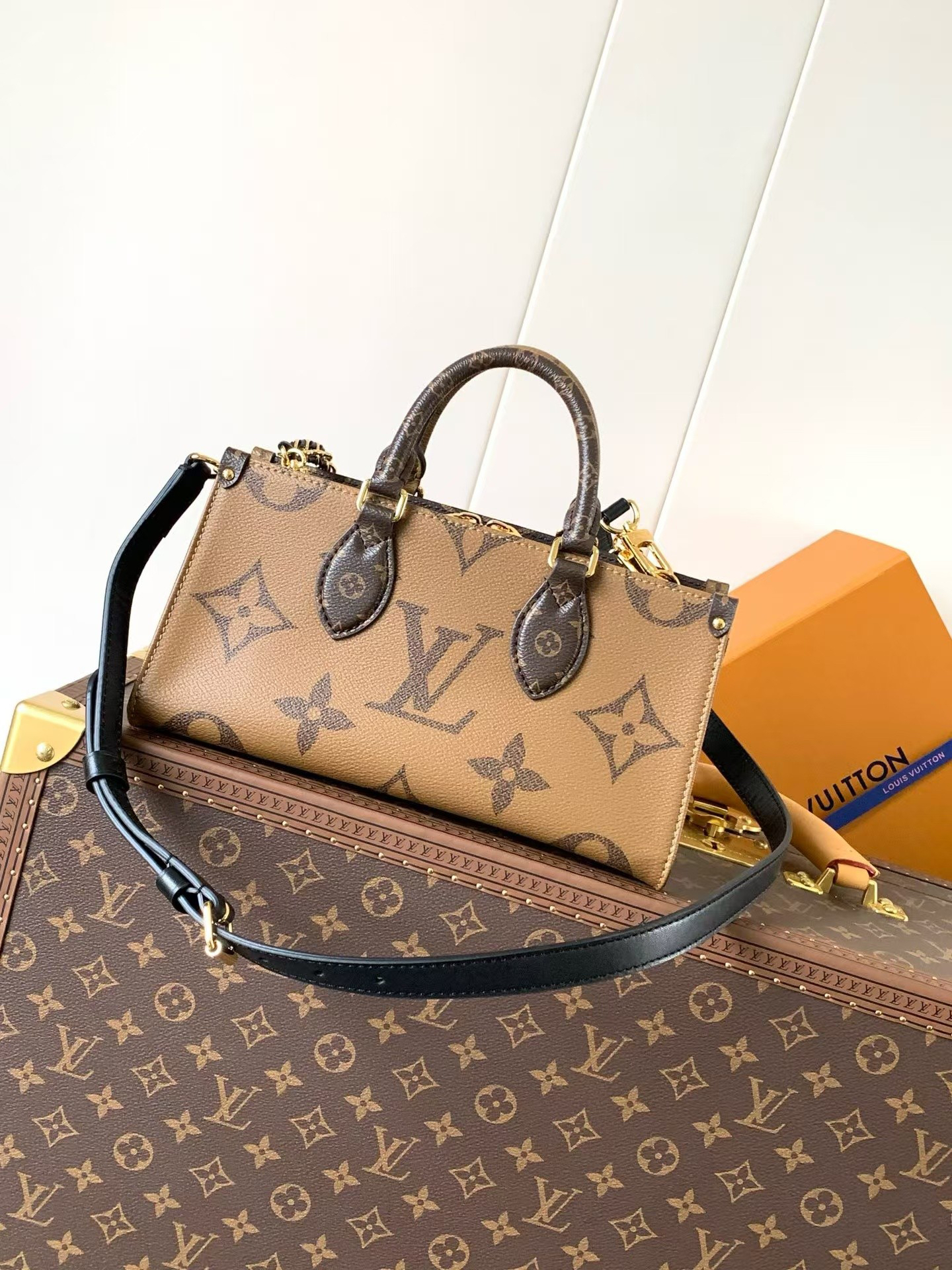 Louis Vuitton OnTheGo East-West Bag - Image 3