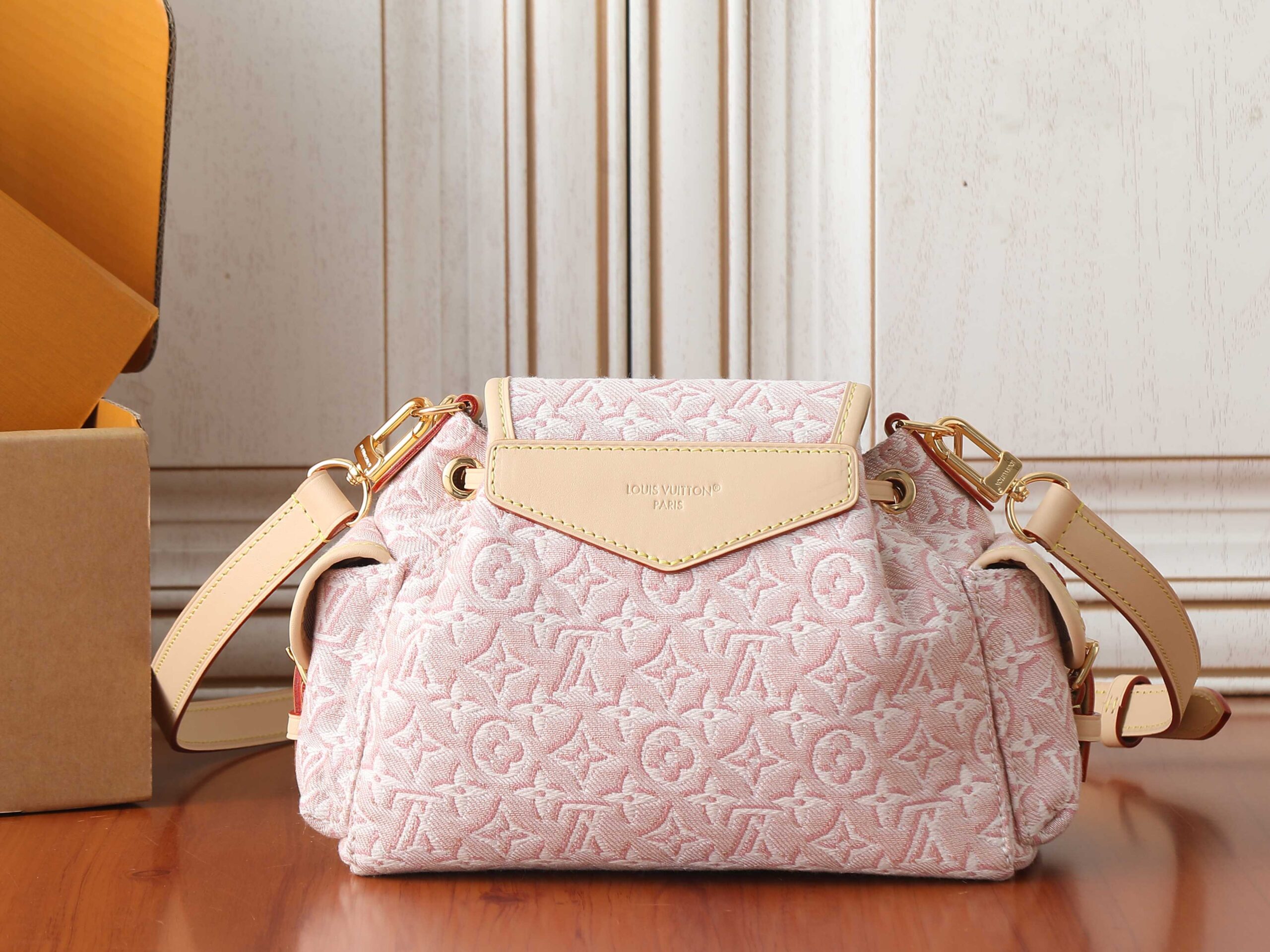 Louis Vuitton Odyssée Small Handbag in Monogram Emblème Canvas - Image 3