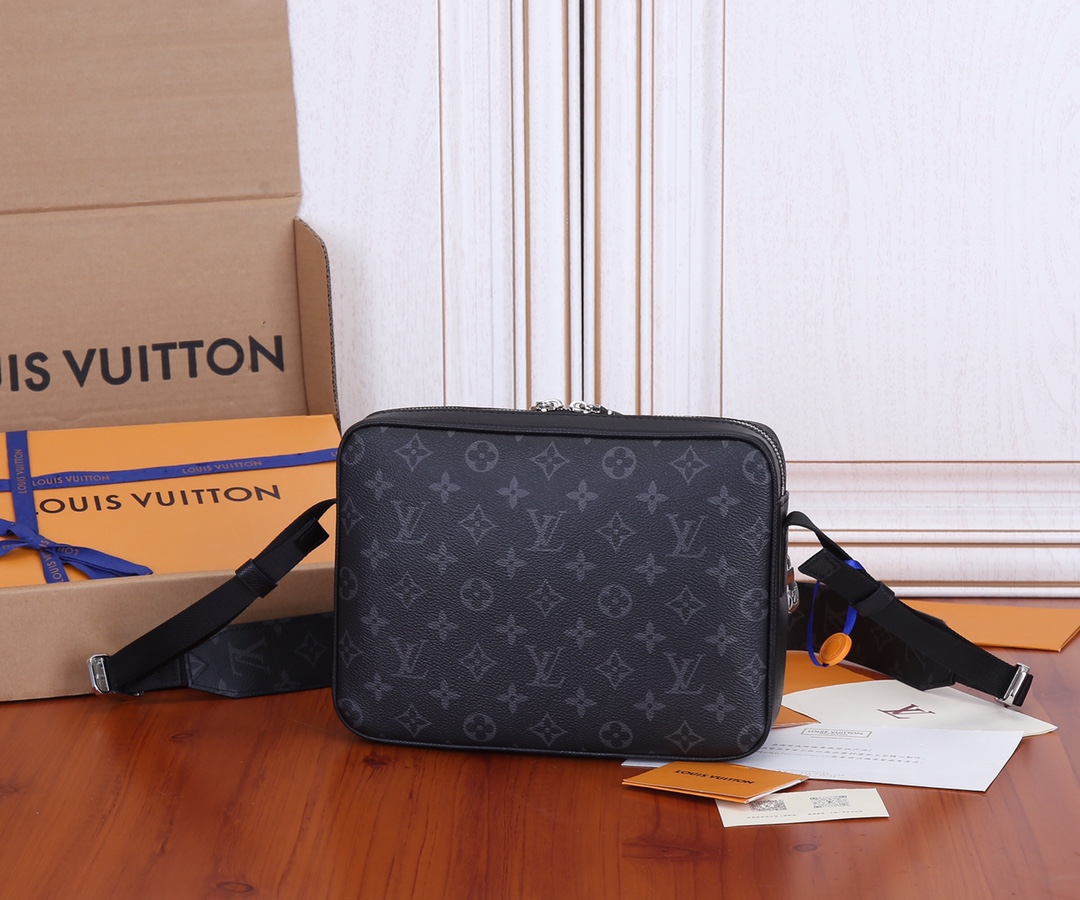 Louis Vuitton M30233 Outdoor Messenger Bag in Taiga Leather and Monogram Eclipse Canvas - Image 3