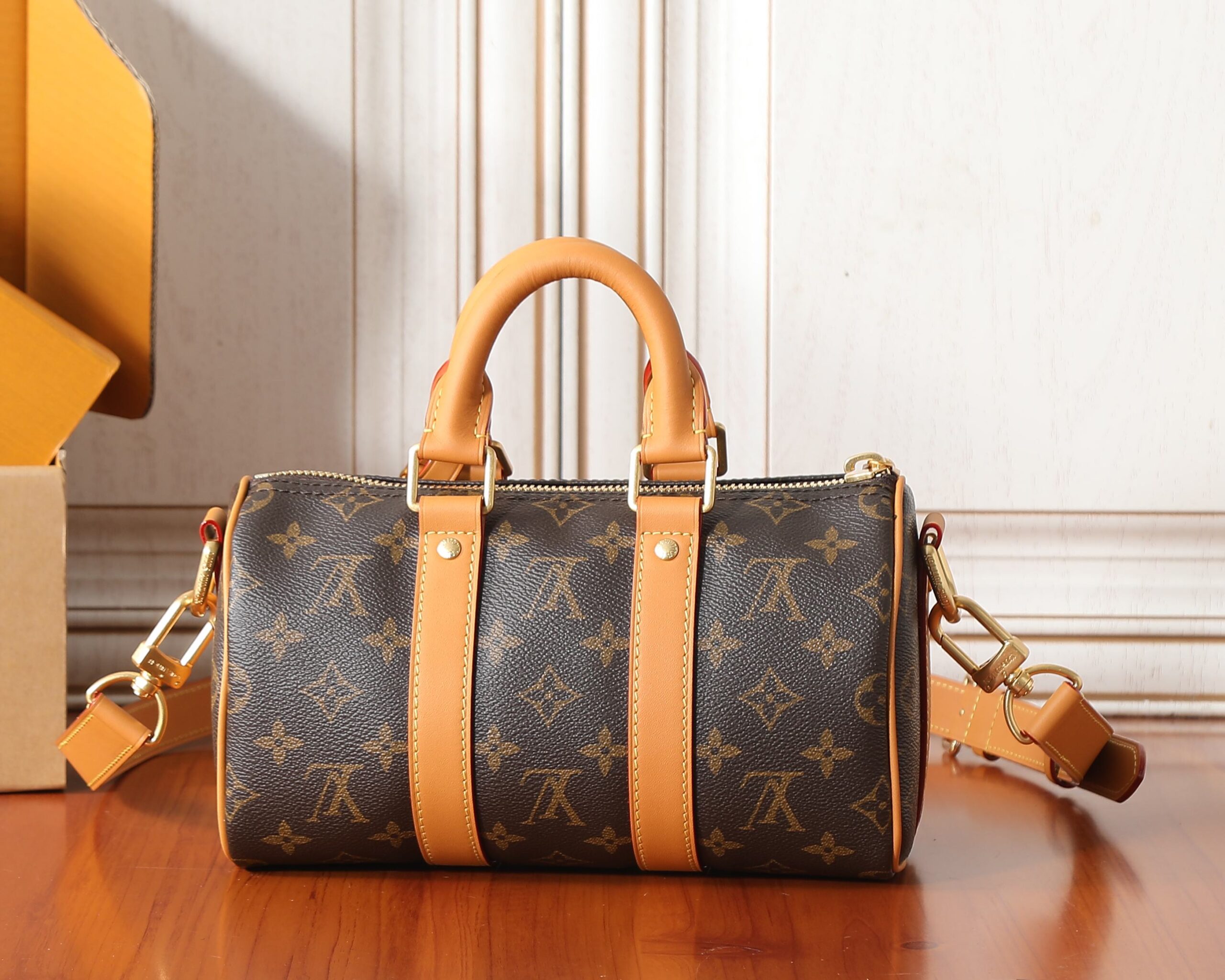 Louis Vuitton Keepall Bandoulière 25 Travel Bag - Image 3