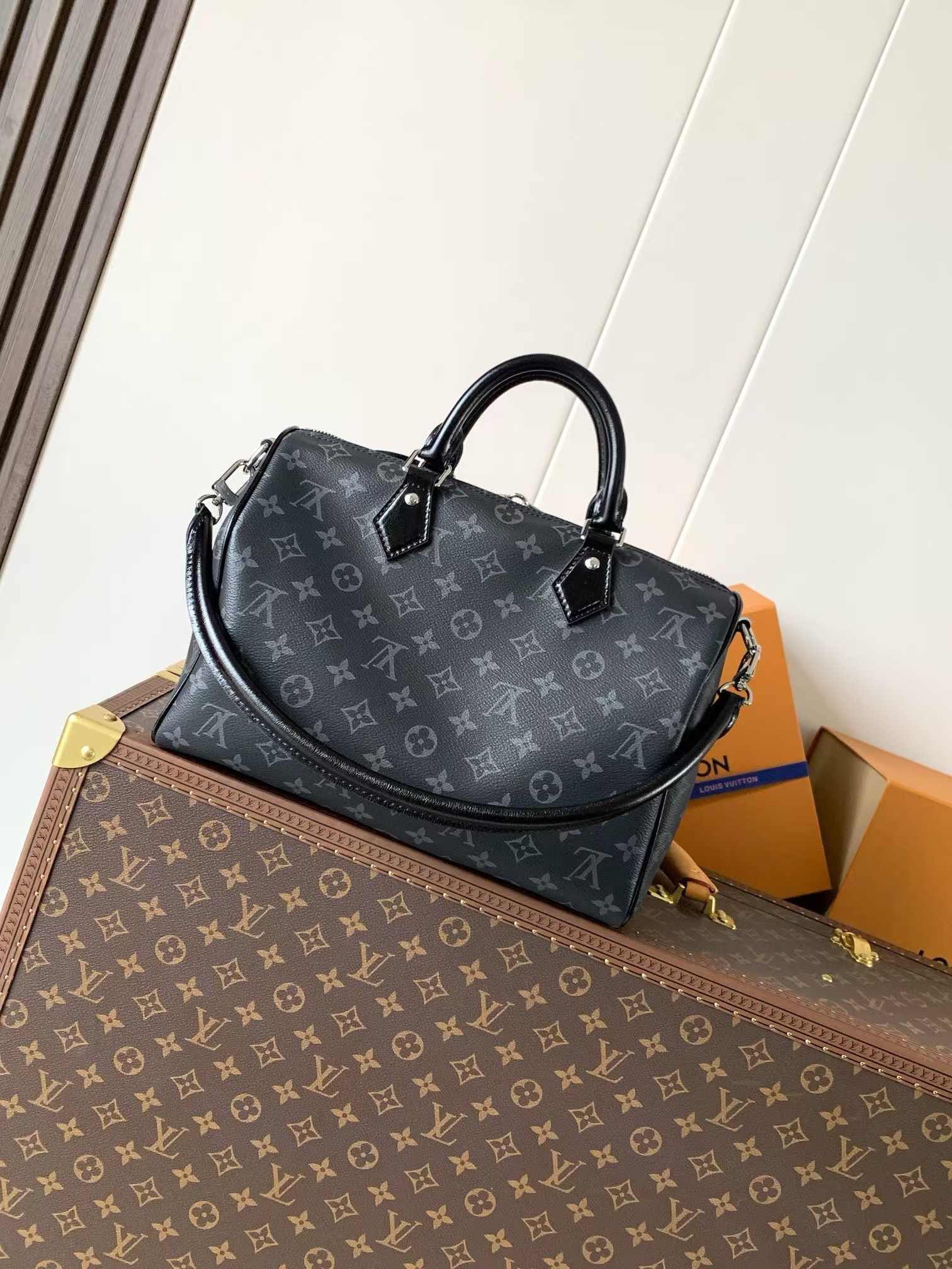 Louis Vuitton Speedy Soft 30 Handbag - Image 3