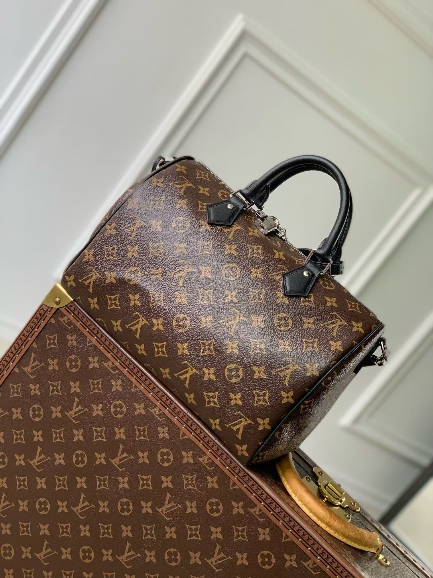 Speedy Soft 30 Dark Monogram Handbag - Image 3