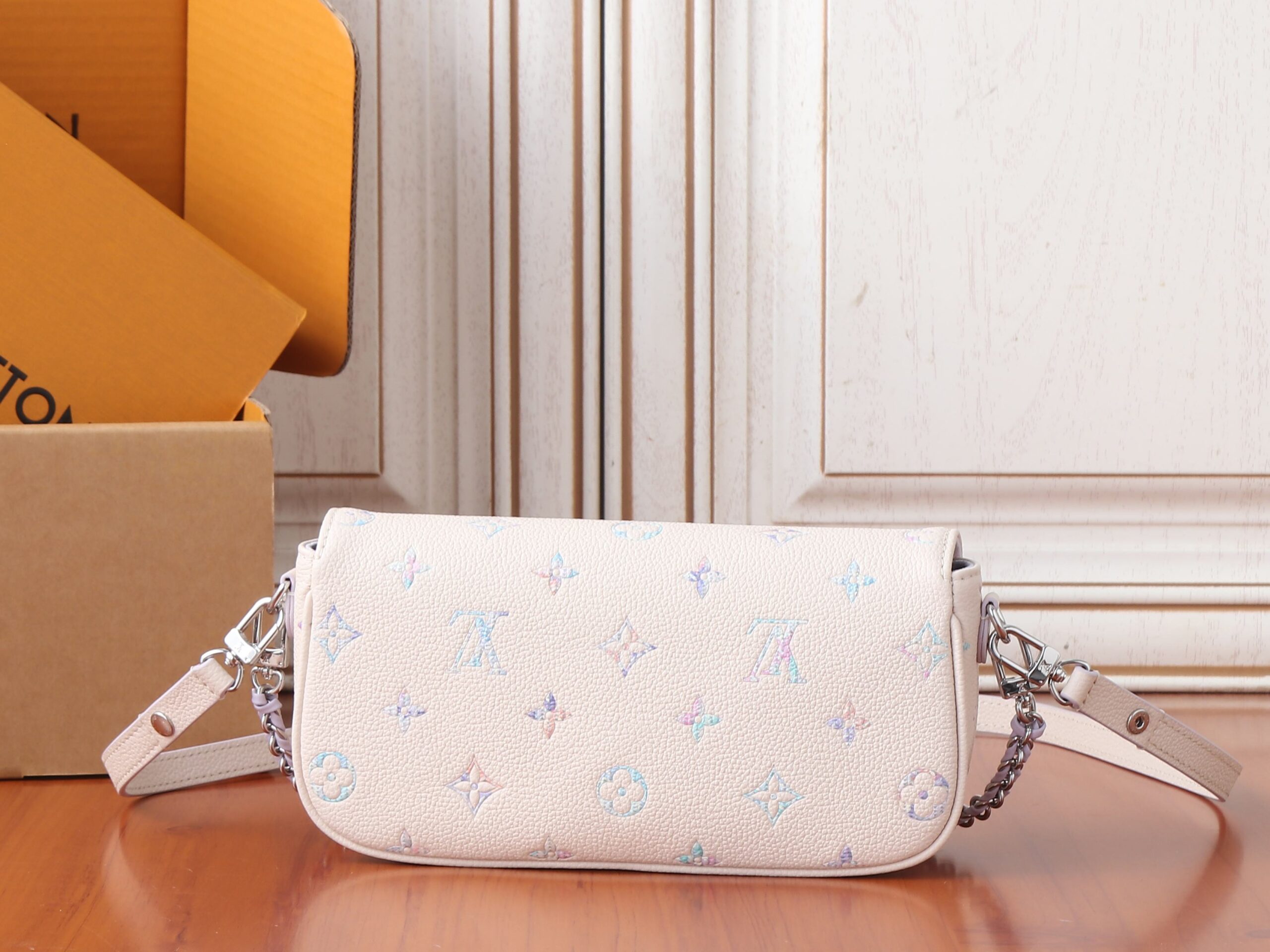 Louis Vuitton Wallet On Chain Ivy in Monogram Empreinte Leather - Image 3