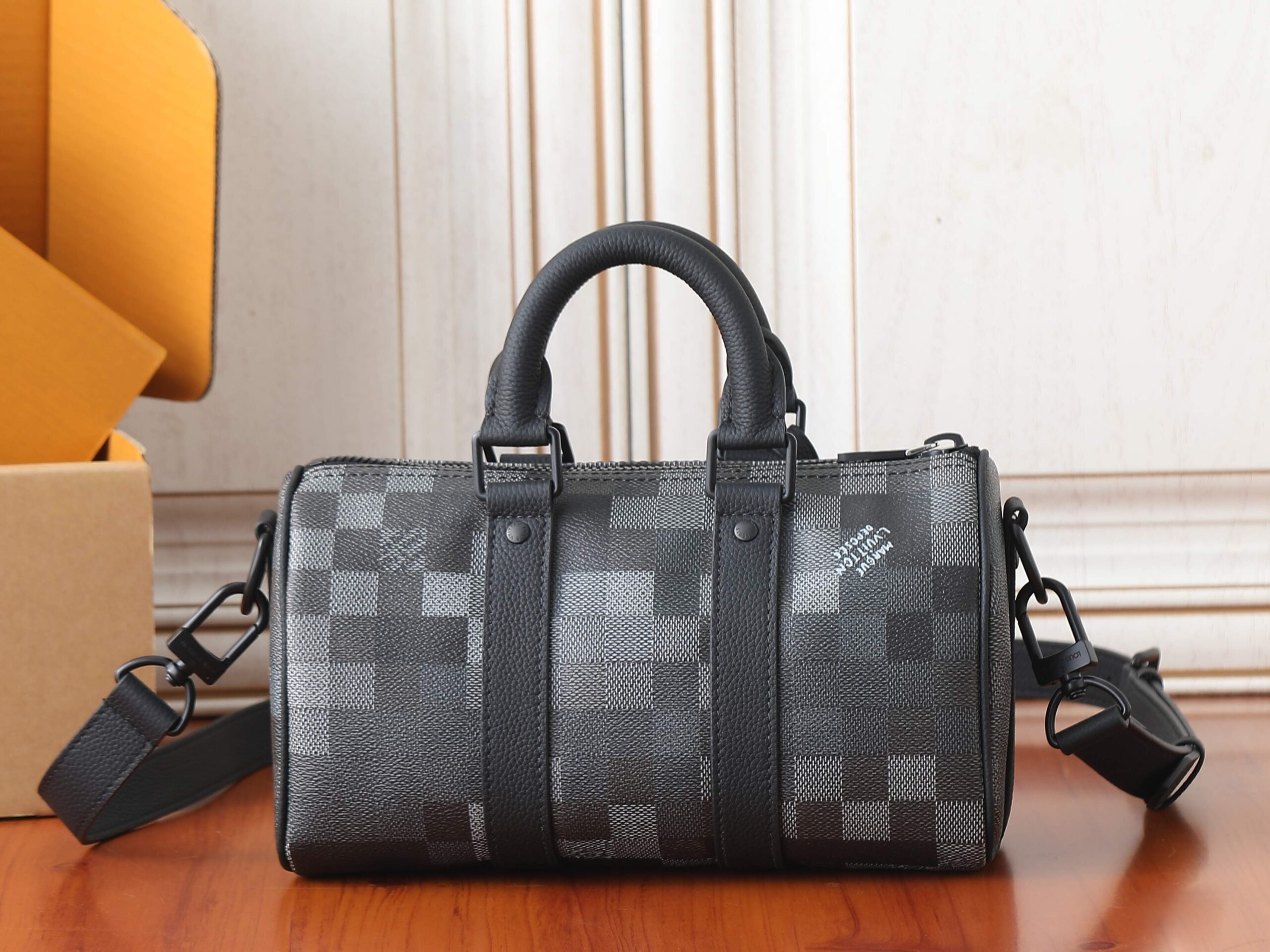 Louis Vuitton Keepall Bandoulière 25 Travel Bag in Damoflage Black - Image 3