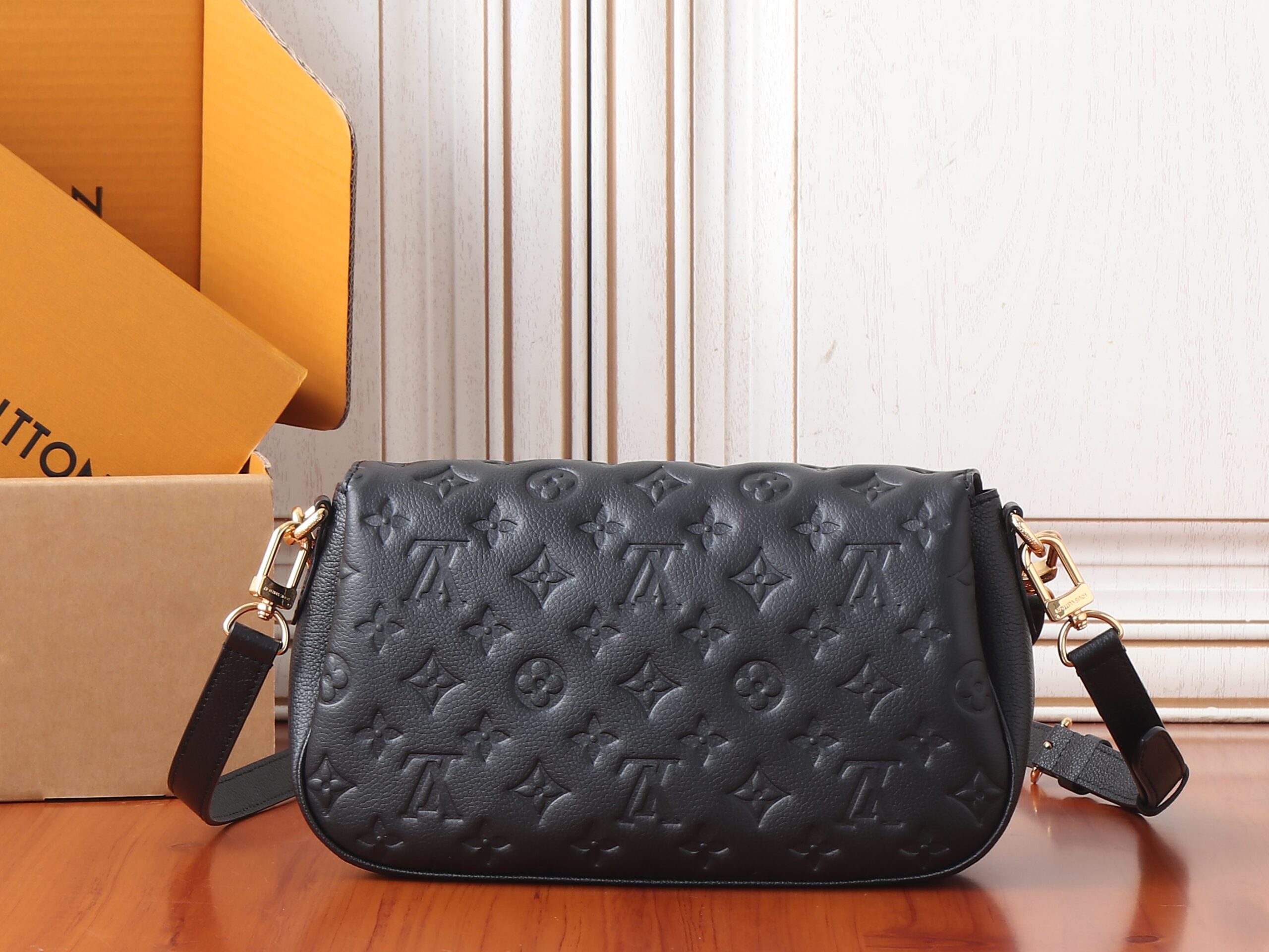 Louis Vuitton Pochette Métis Soft Small Shoulder Bag - Image 3