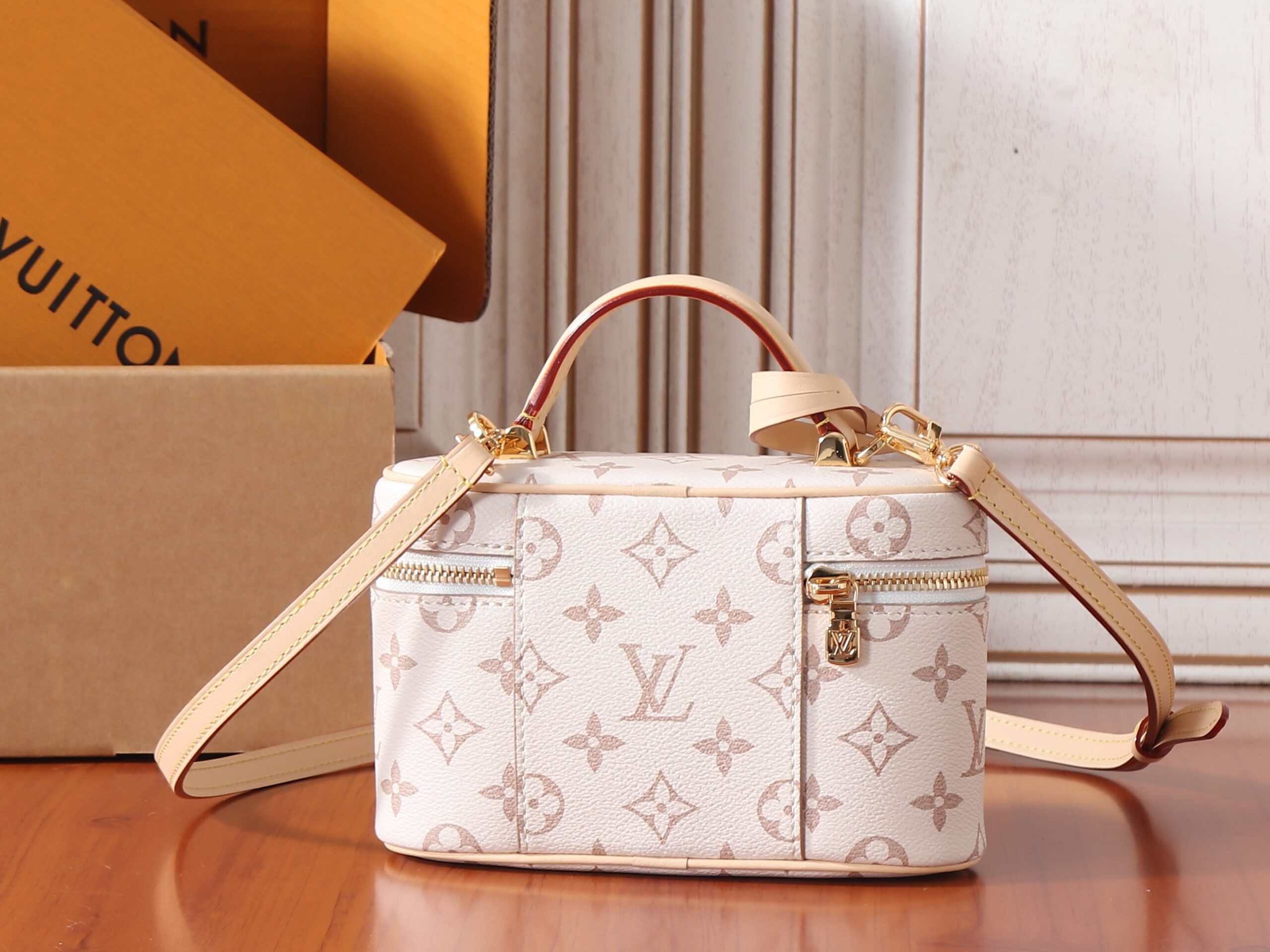 Louis Vuitton LV Crafty Vanity Chain Pouch - Image 3