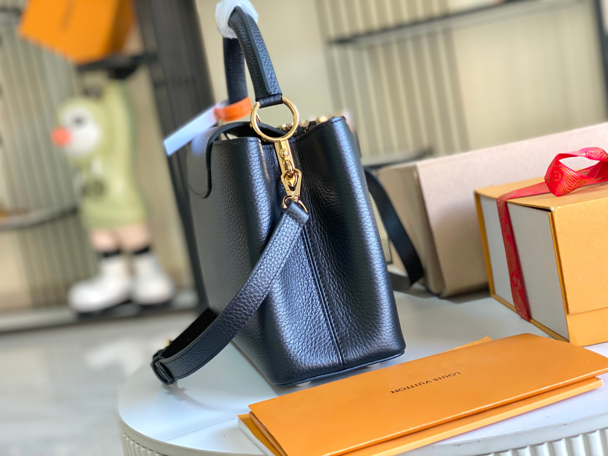 Louis Vuitton Capucines Flower Crown Medium Handbag - Image 3