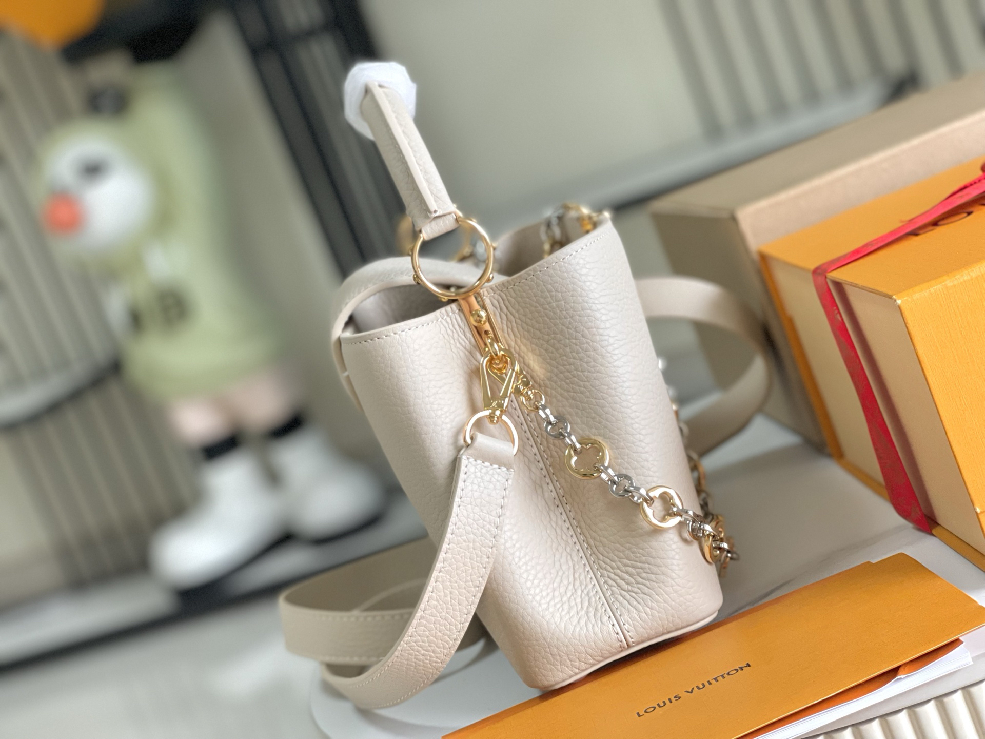 Louis Vuitton Capucines BB Handbag in Ivory Calfskin - Image 3