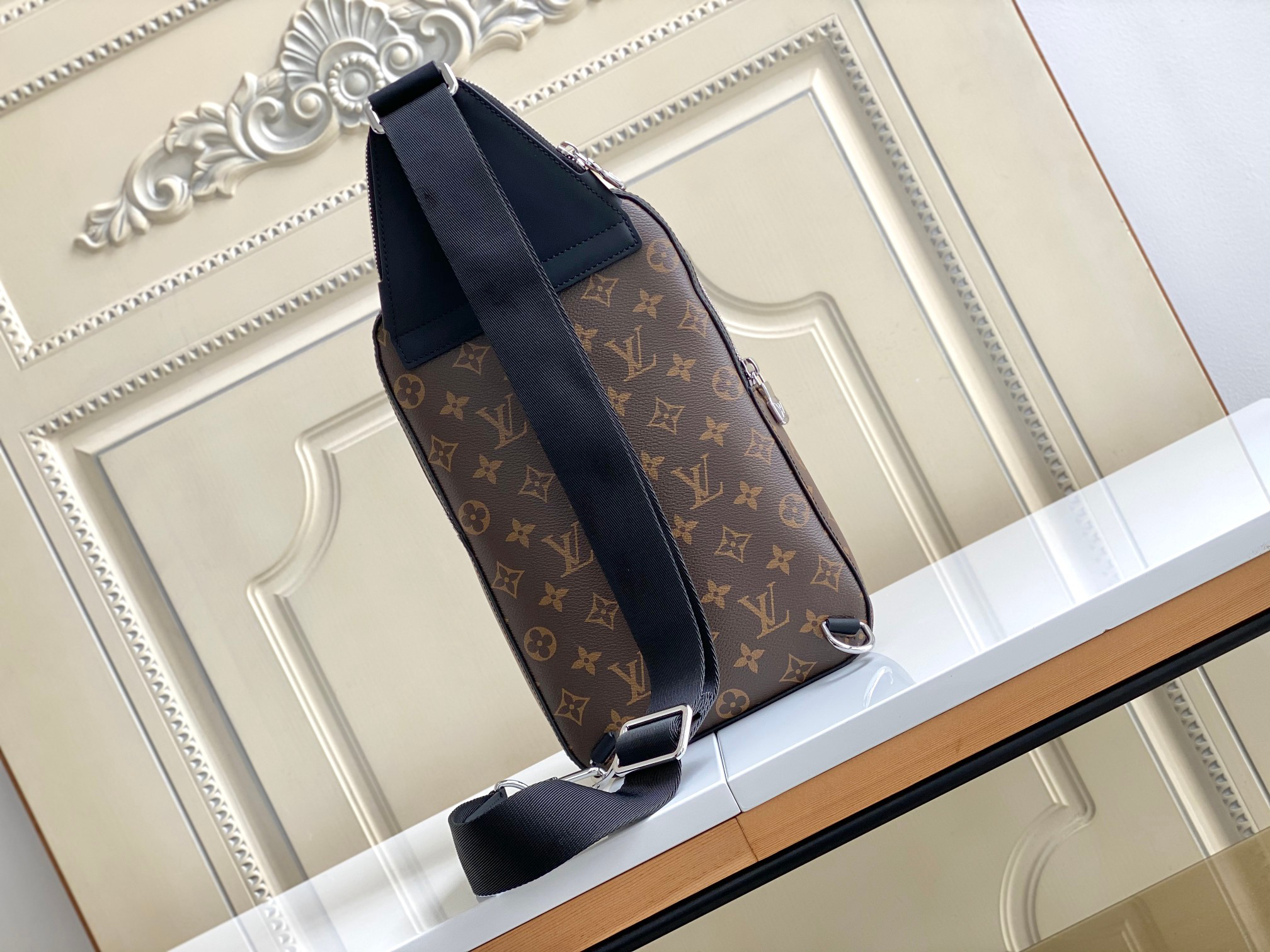 Avenue Damier Graphite Shoulder Bag - Image 3