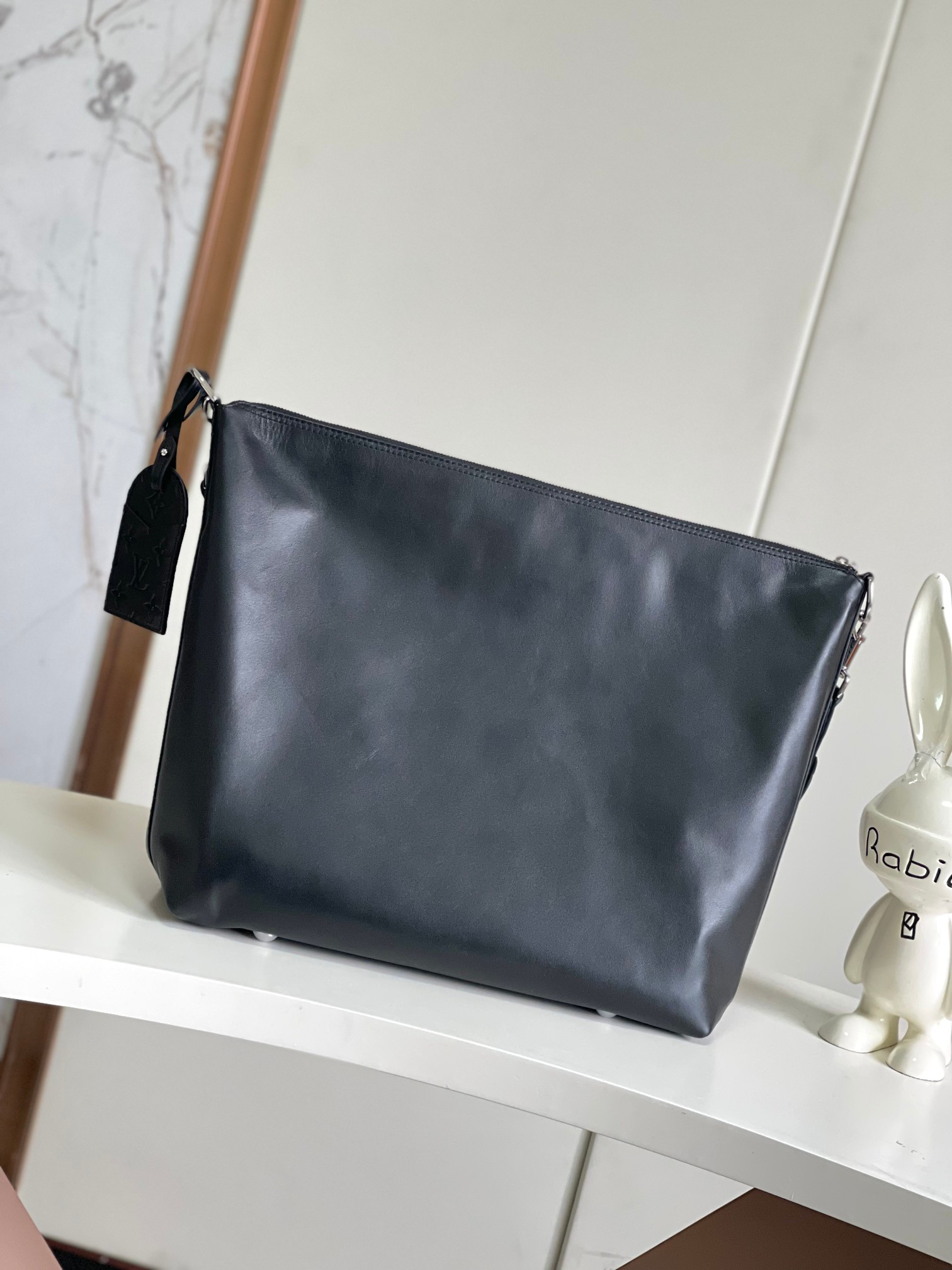 Louis Vuitton Métis Handbag M13986 in Black - Image 3