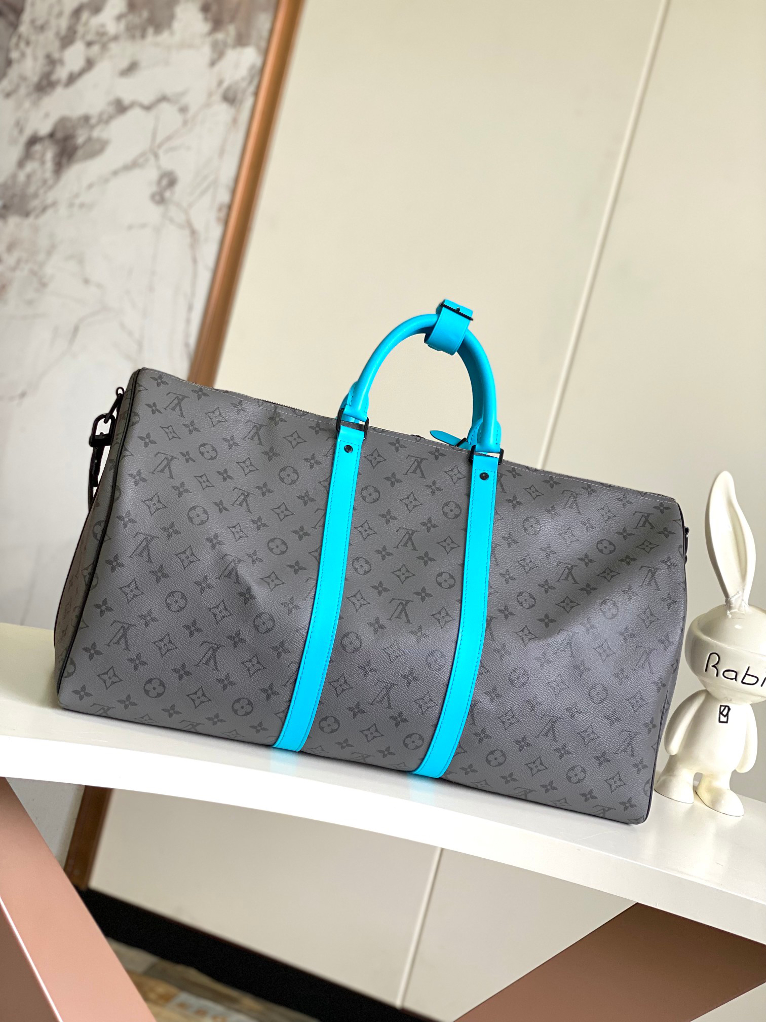 Louis Vuitton Keepall Bandoulière 55 Travel Bag in Monogram Eclipse Reverse Canvas - Image 3