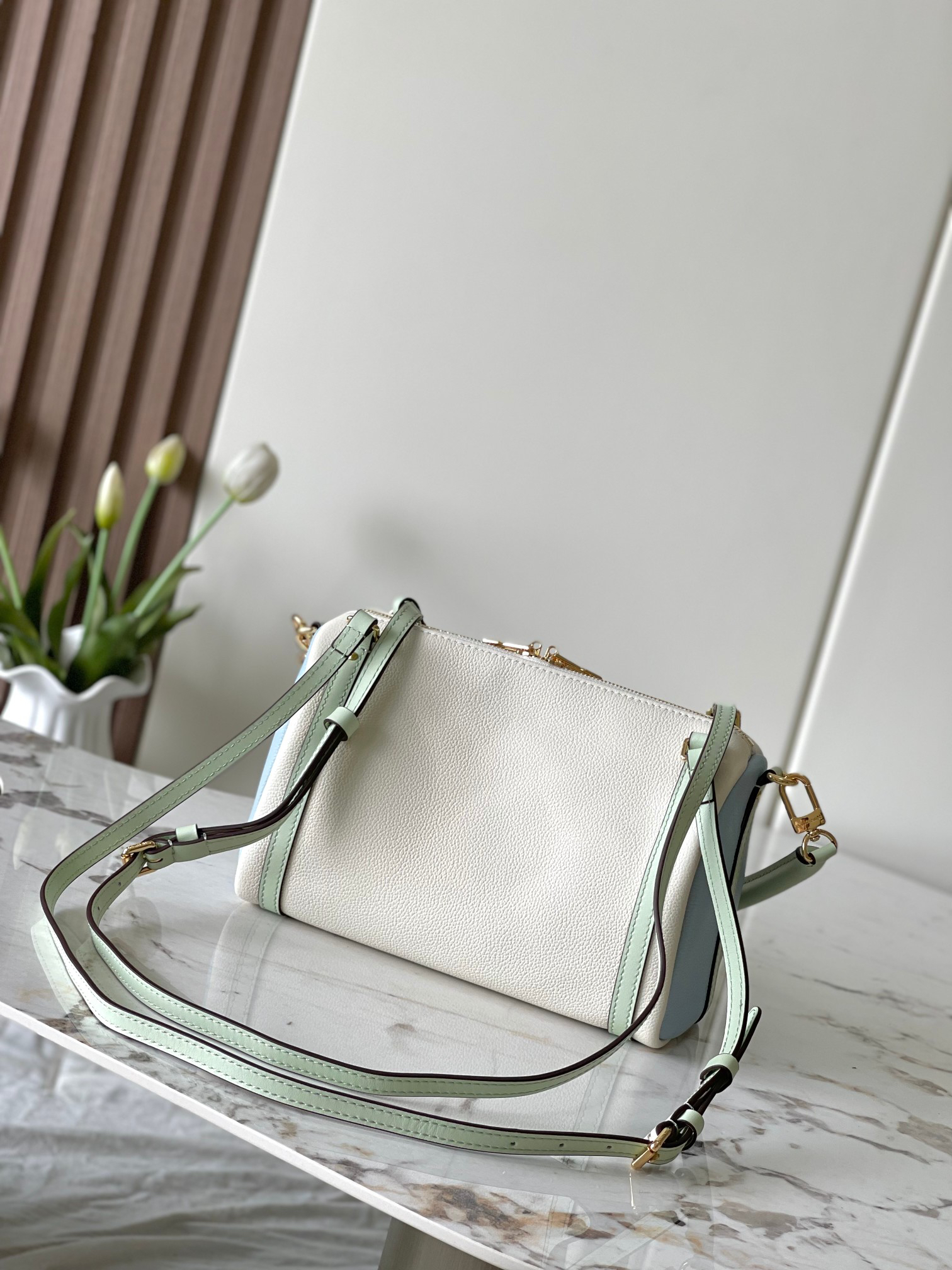 Louis Vuitton Express Small Shoulder Bag in Ivory Grained Leather - Image 3