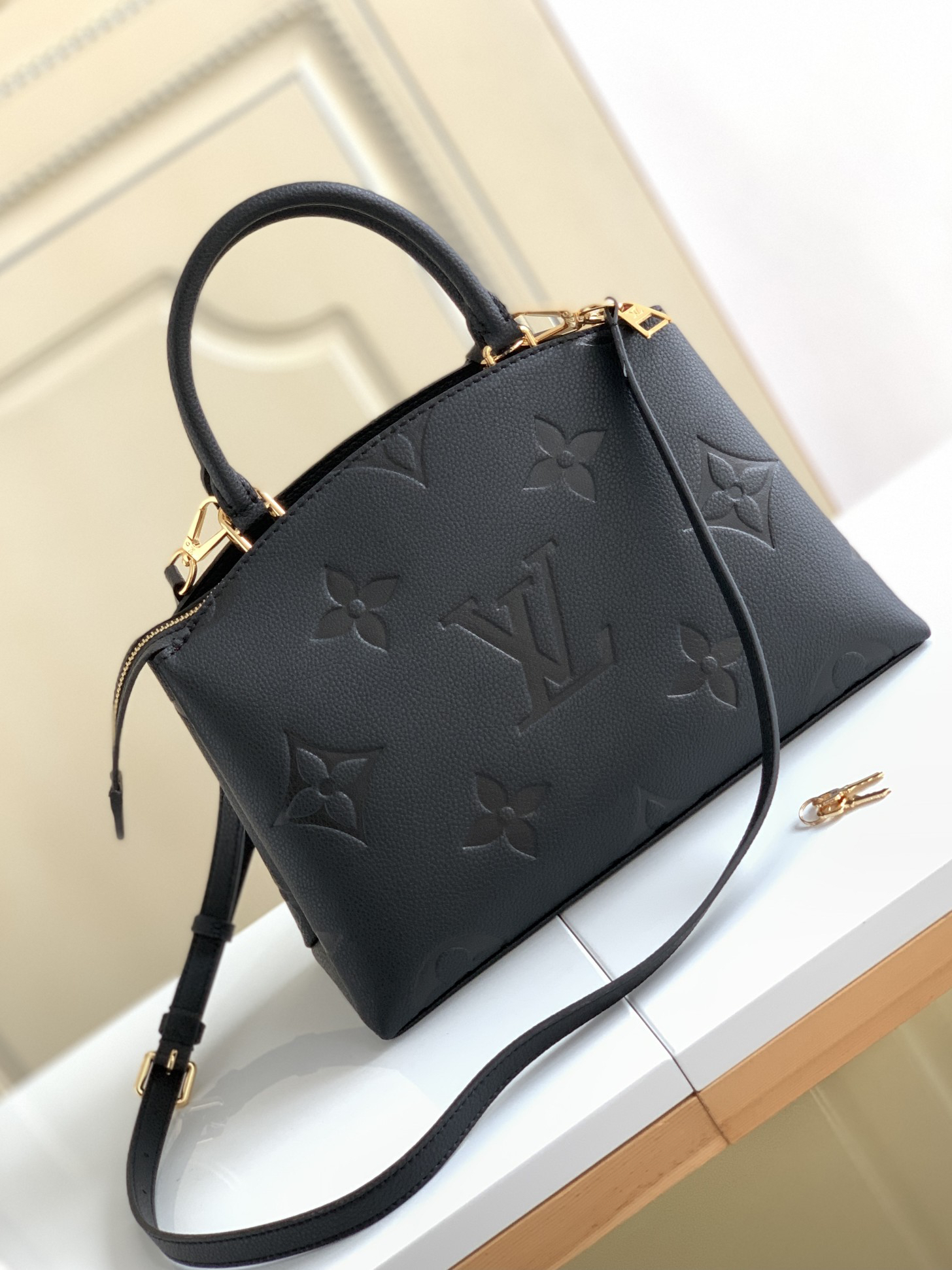 Louis Vuitton Petit Palais Small Handbag, Black - Image 3