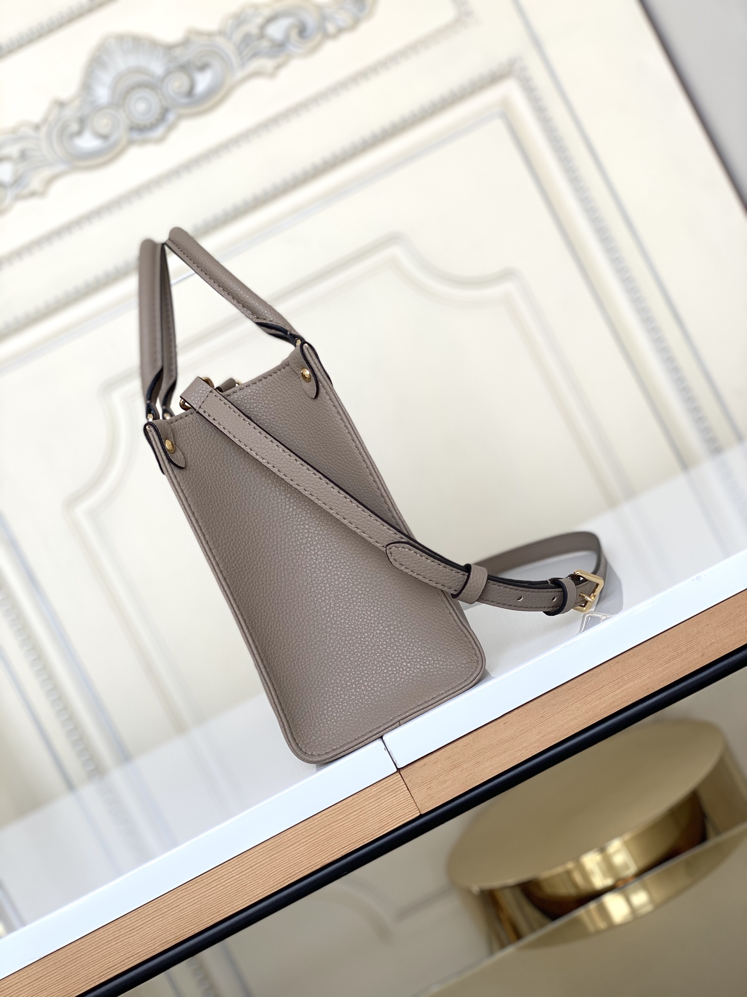 Louis Vuitton Onthego Small Tote Bag - Image 3
