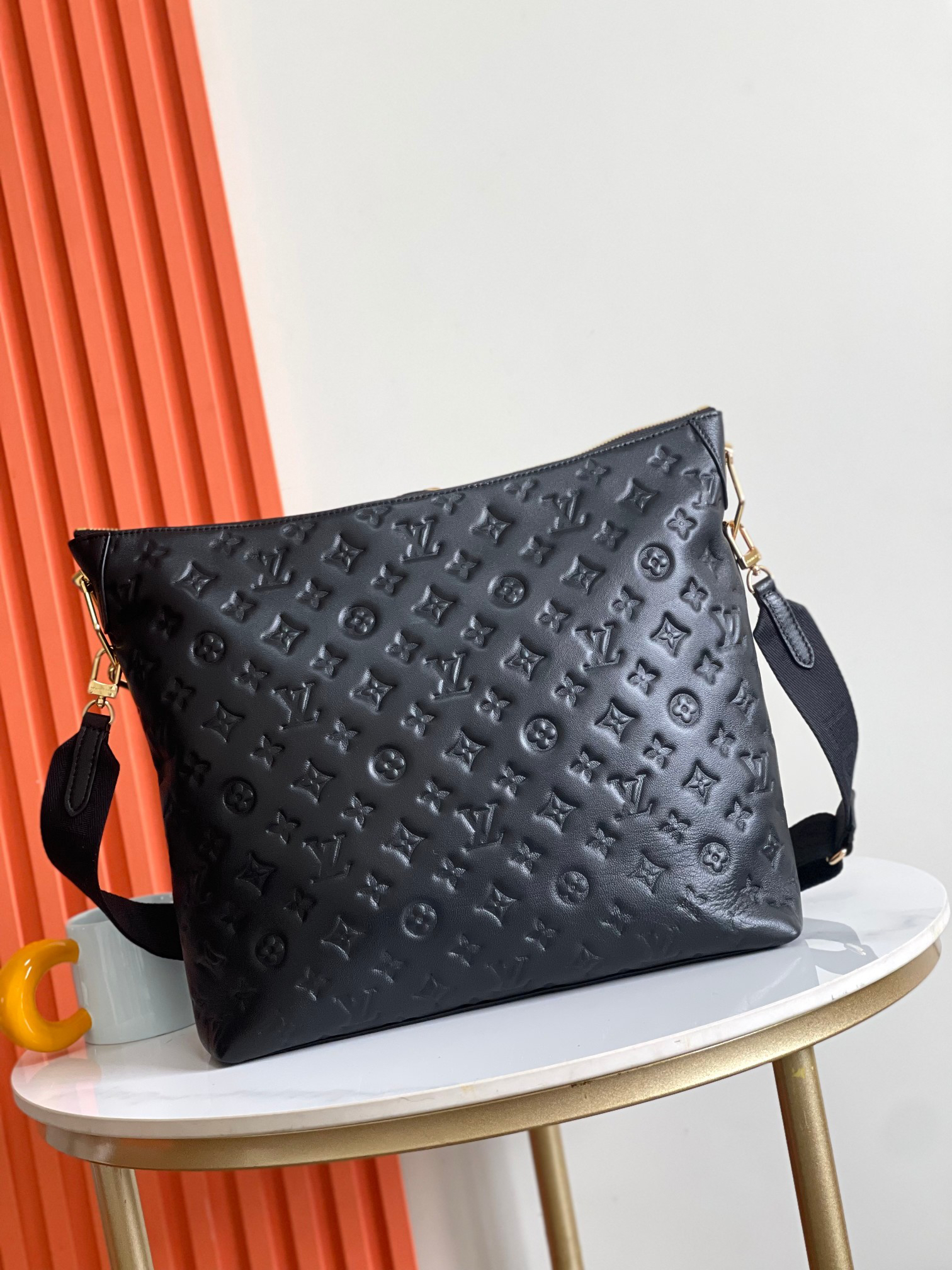 Louis Vuitton Coussin Hobo Bag in Top-Grain Lambskin - Image 3