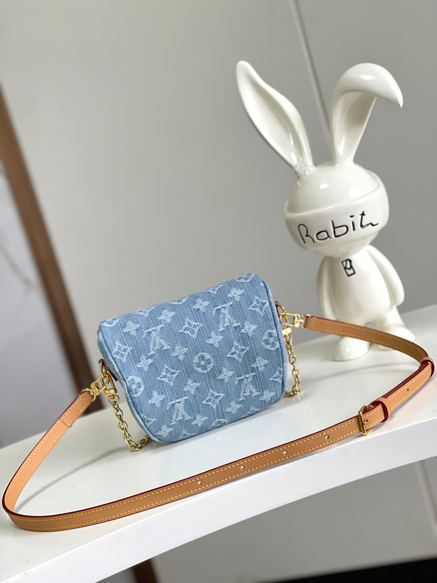 Louis Vuitton Mini Bumbag in Monogram Empreinte Leather - Image 3