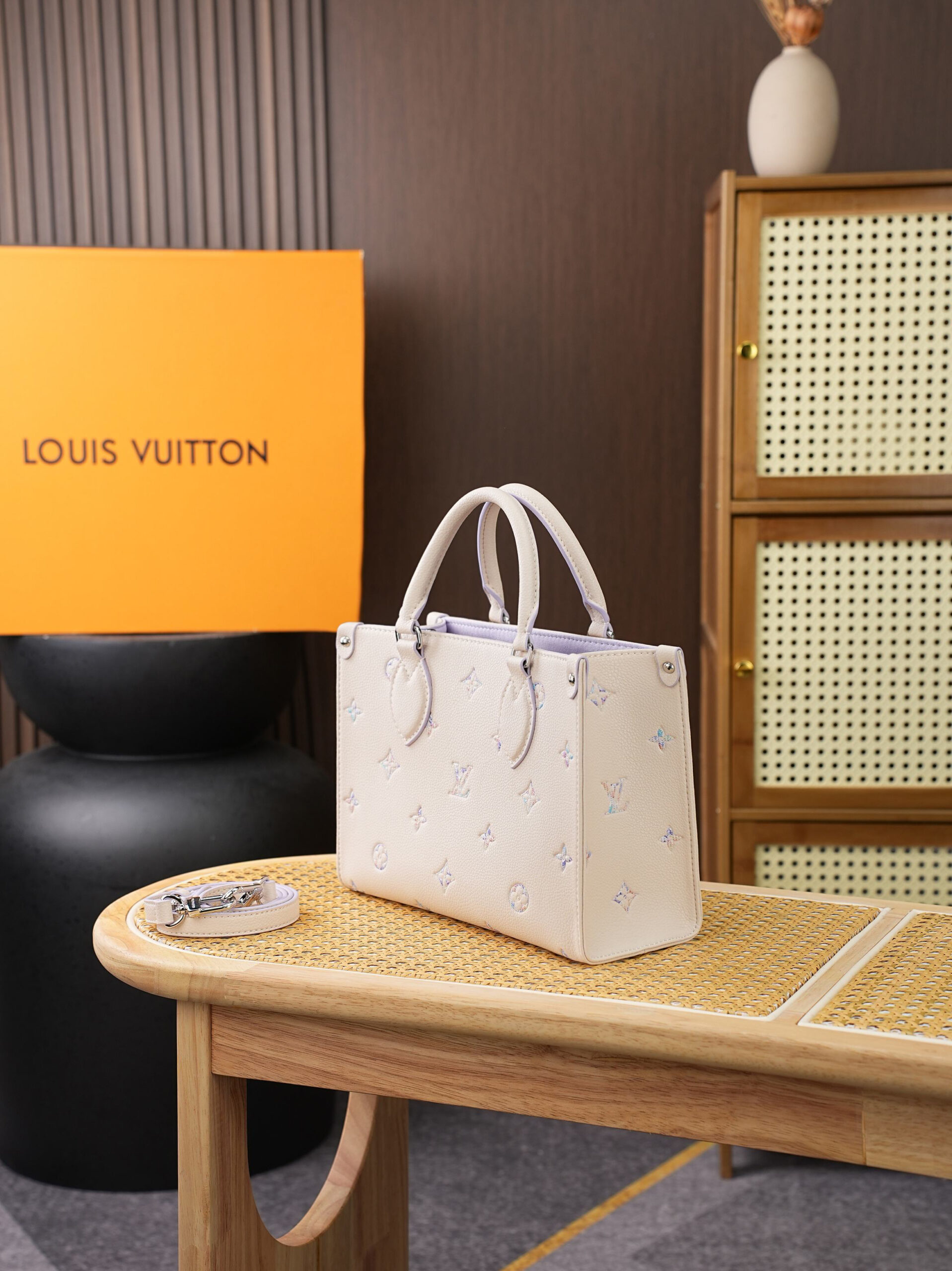Louis Vuitton OnTheGo Small Tote Bag in White and Purple Monogram Empreinte Leather - Image 3