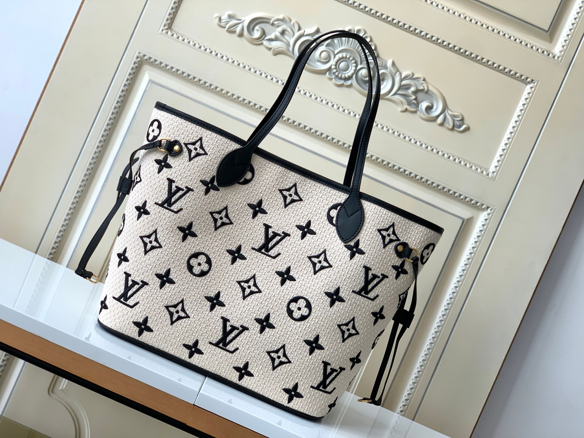 Louis Vuitton Neverfull MM Tote Bag - Image 3