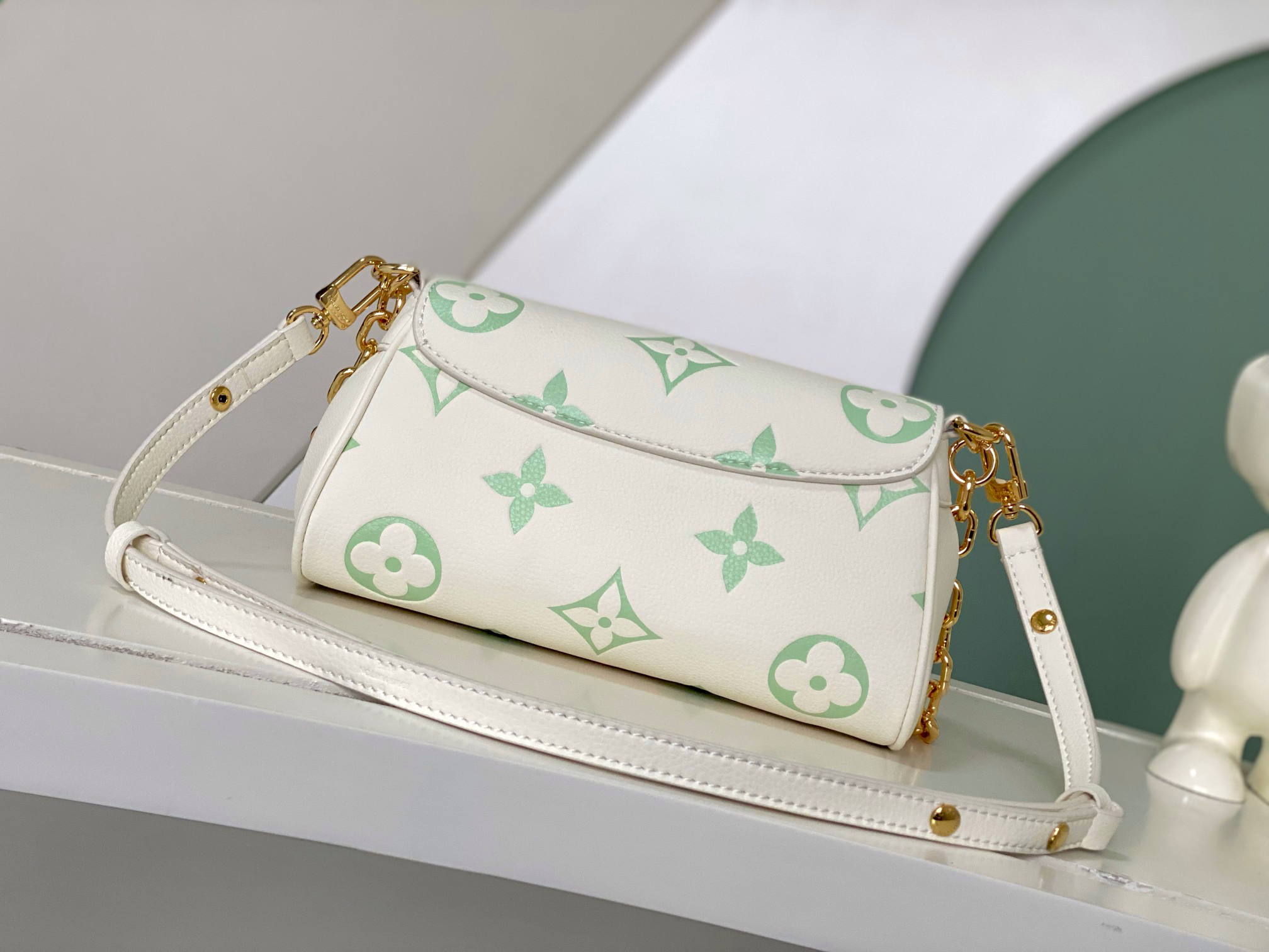 Louis Vuitton Favorite Crossbody Bag in Matcha Green Cowhide Leather - Image 3