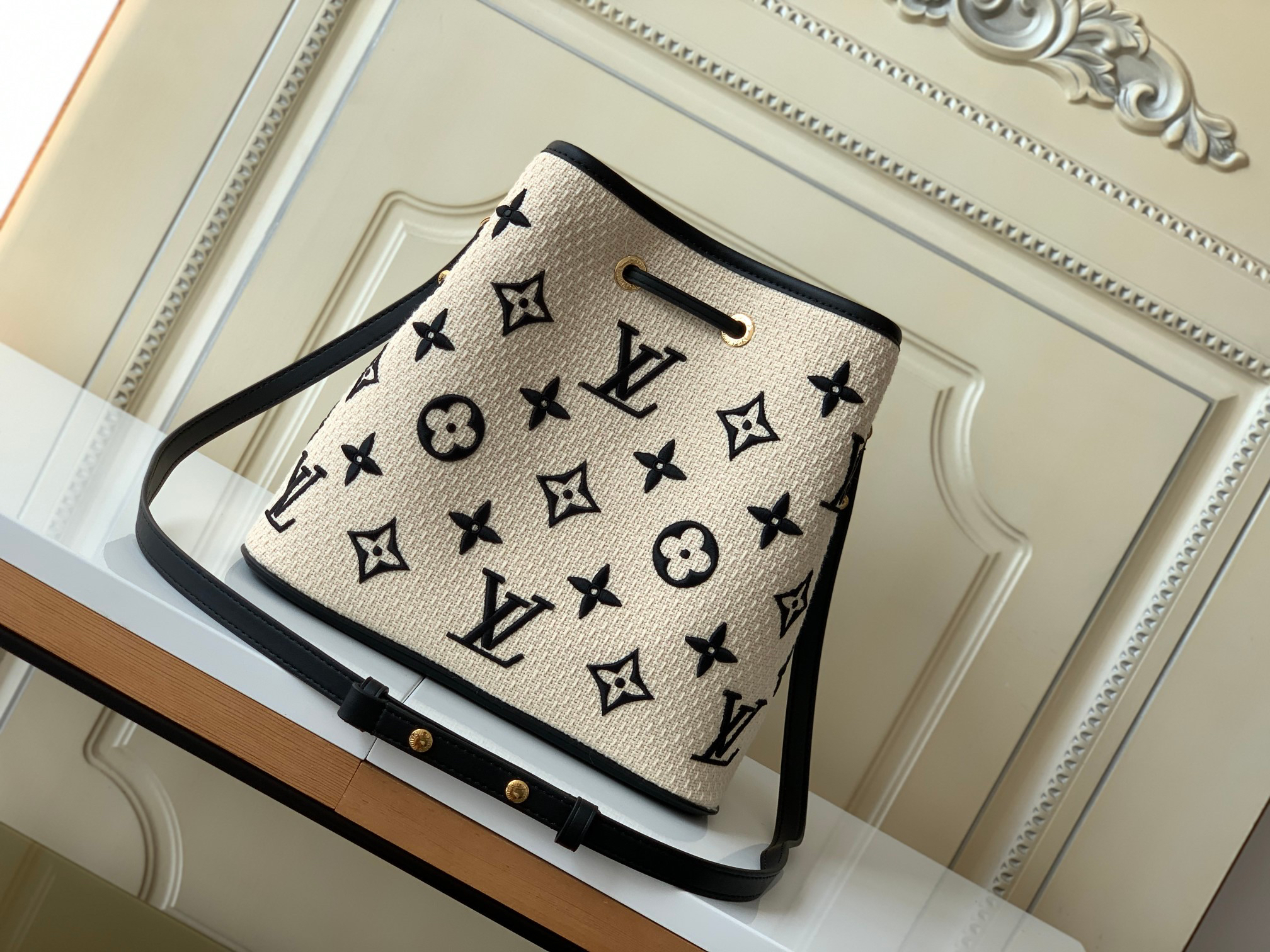 Louis Vuitton M23080 Monogram Embroidered Bucket Bag - Image 3