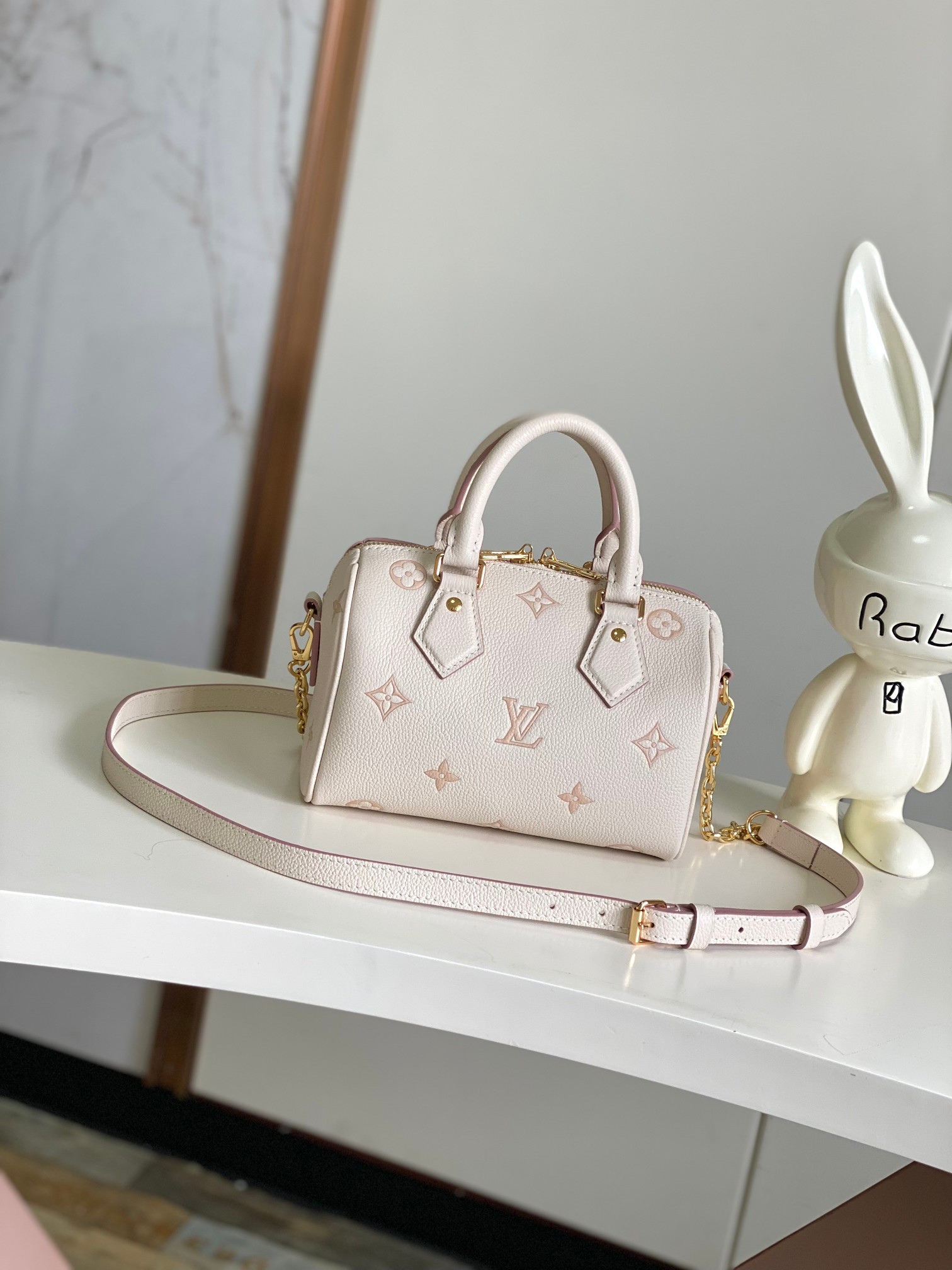 Louis Vuitton Speedy Bandoulière 20 Handbag in Beige Monogram Empreinte Leather - Image 3