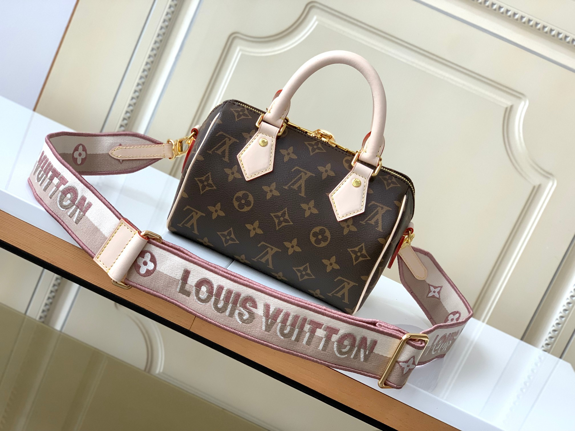 Louis Vuitton Speedy Bandoulière 20 Monogram Crossbody Bag - Image 3