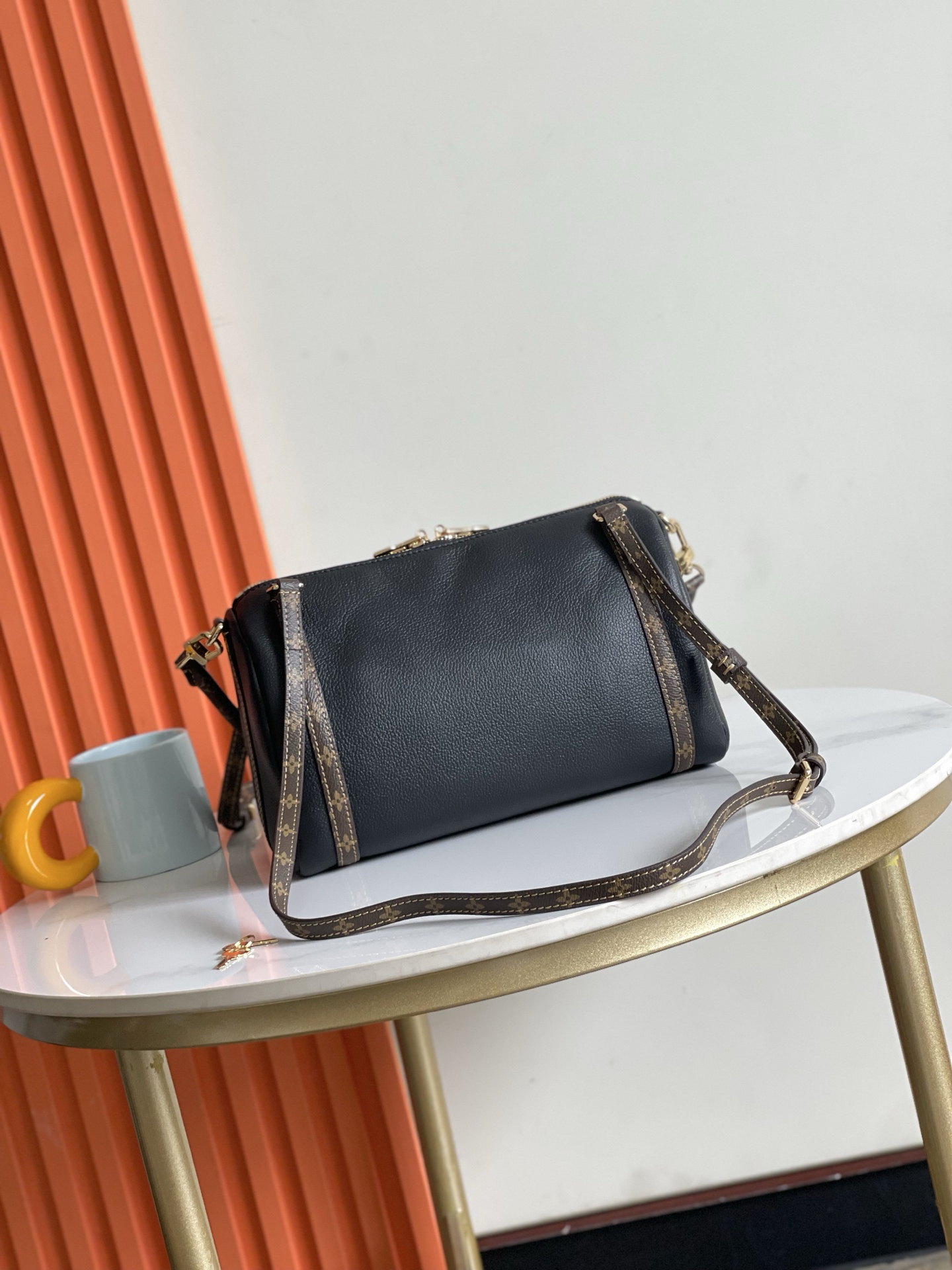 Louis Vuitton Express Small Shoulder Bag - Image 3