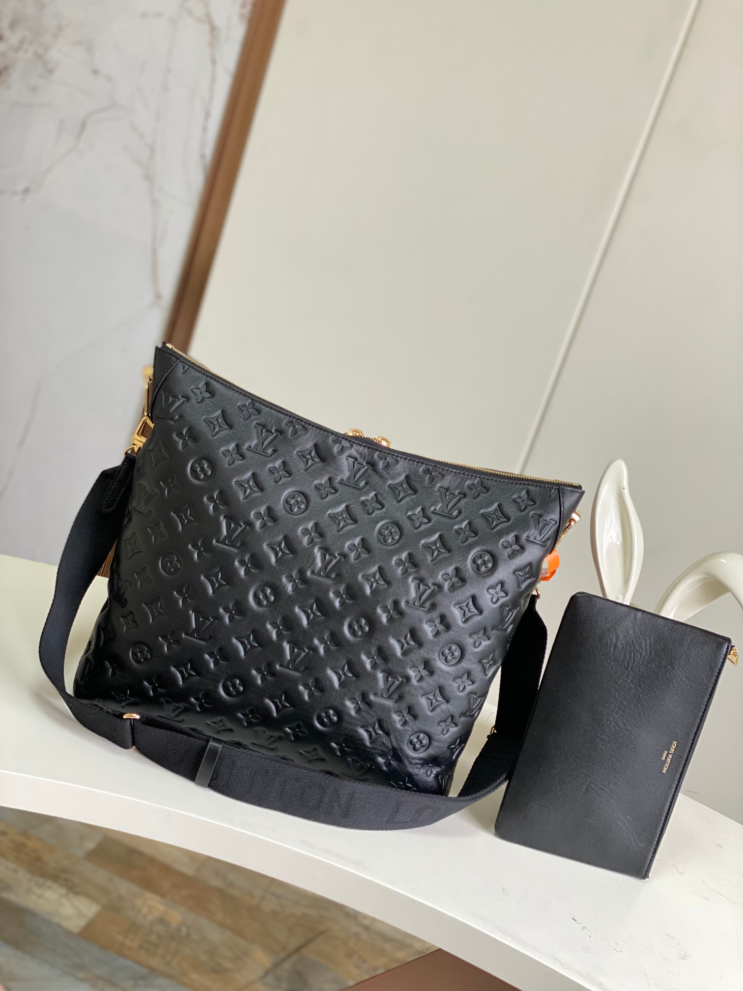 Coussin Women's Leather Crossbody Bag - Image 3