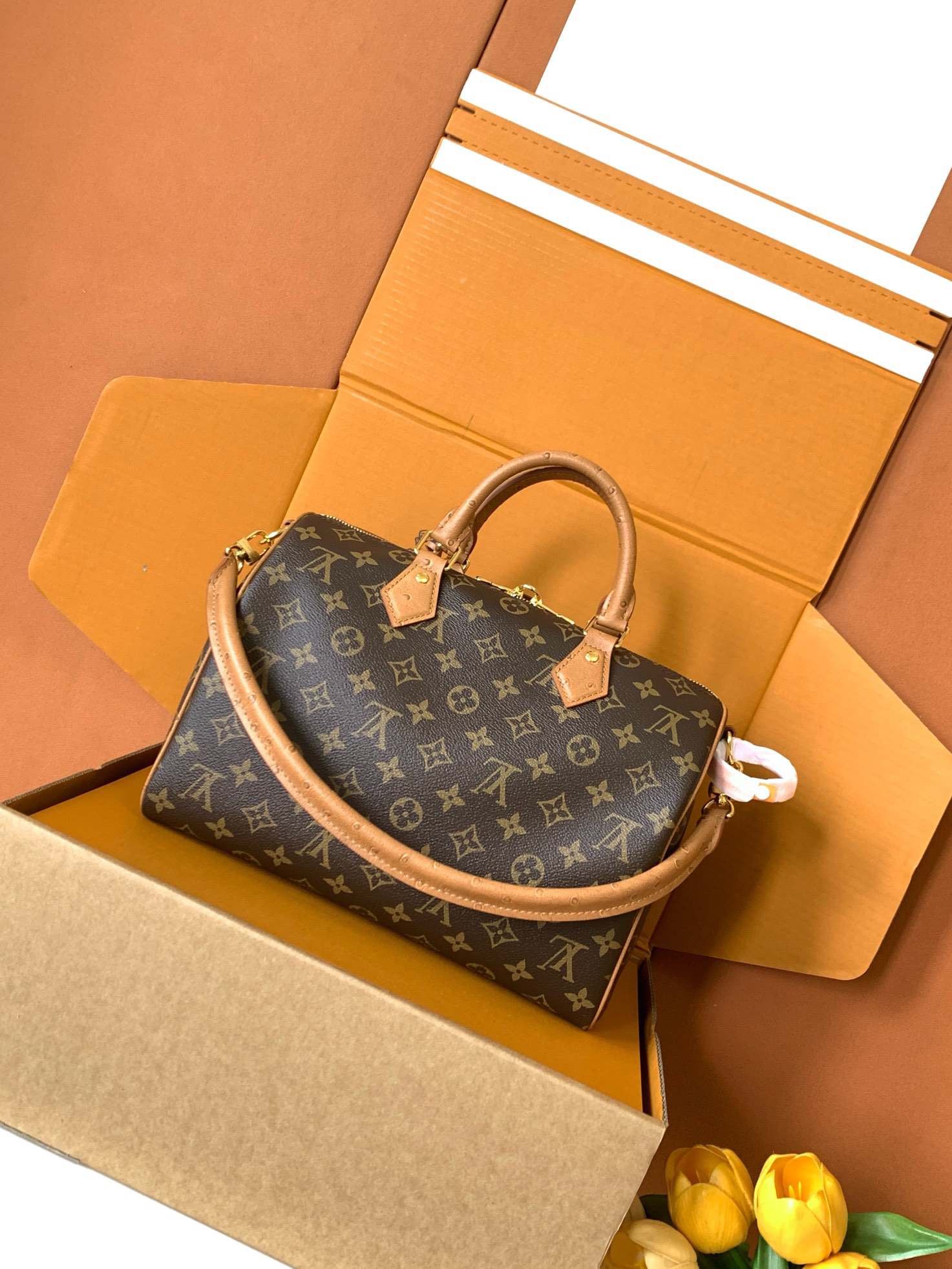 Louis Vuitton Speedy Soft 30 Dark Handbag - Image 3