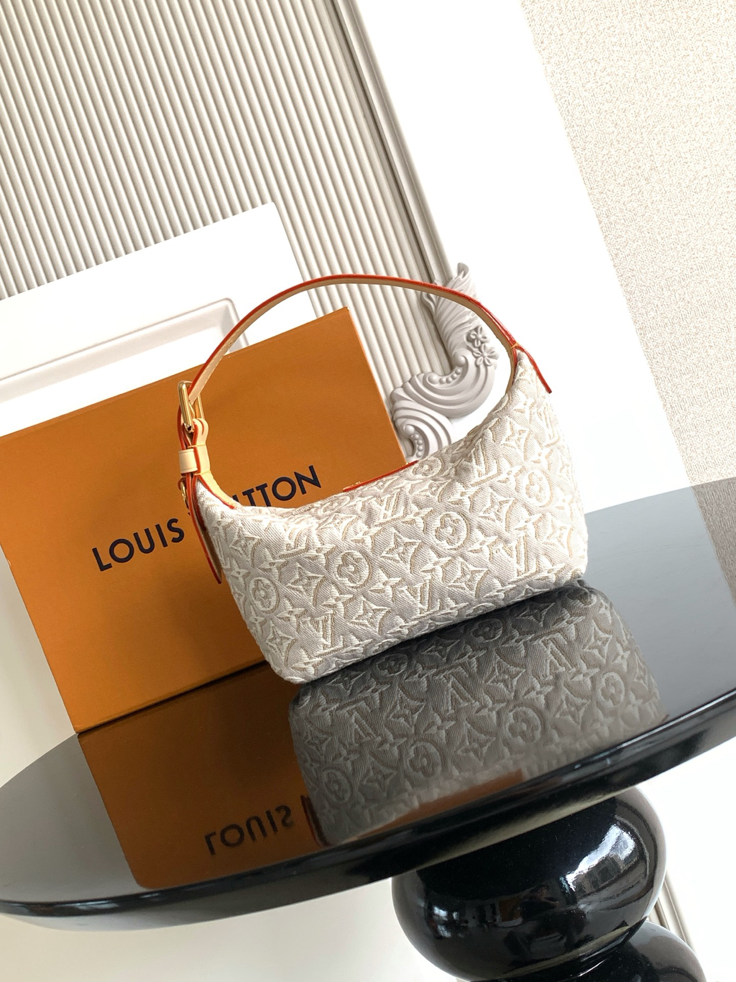 Pochette Hills Canvas Handbag M29879 - Image 3