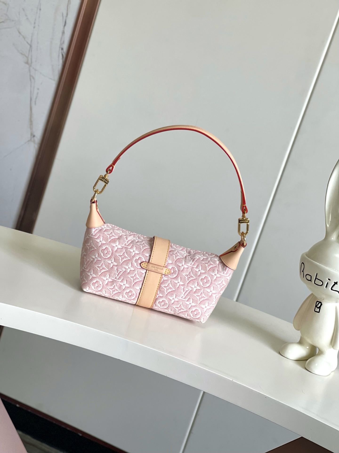 Louis Vuitton Pochette Mia Handbag in Pink Monogram Emblème Canvas - Image 3