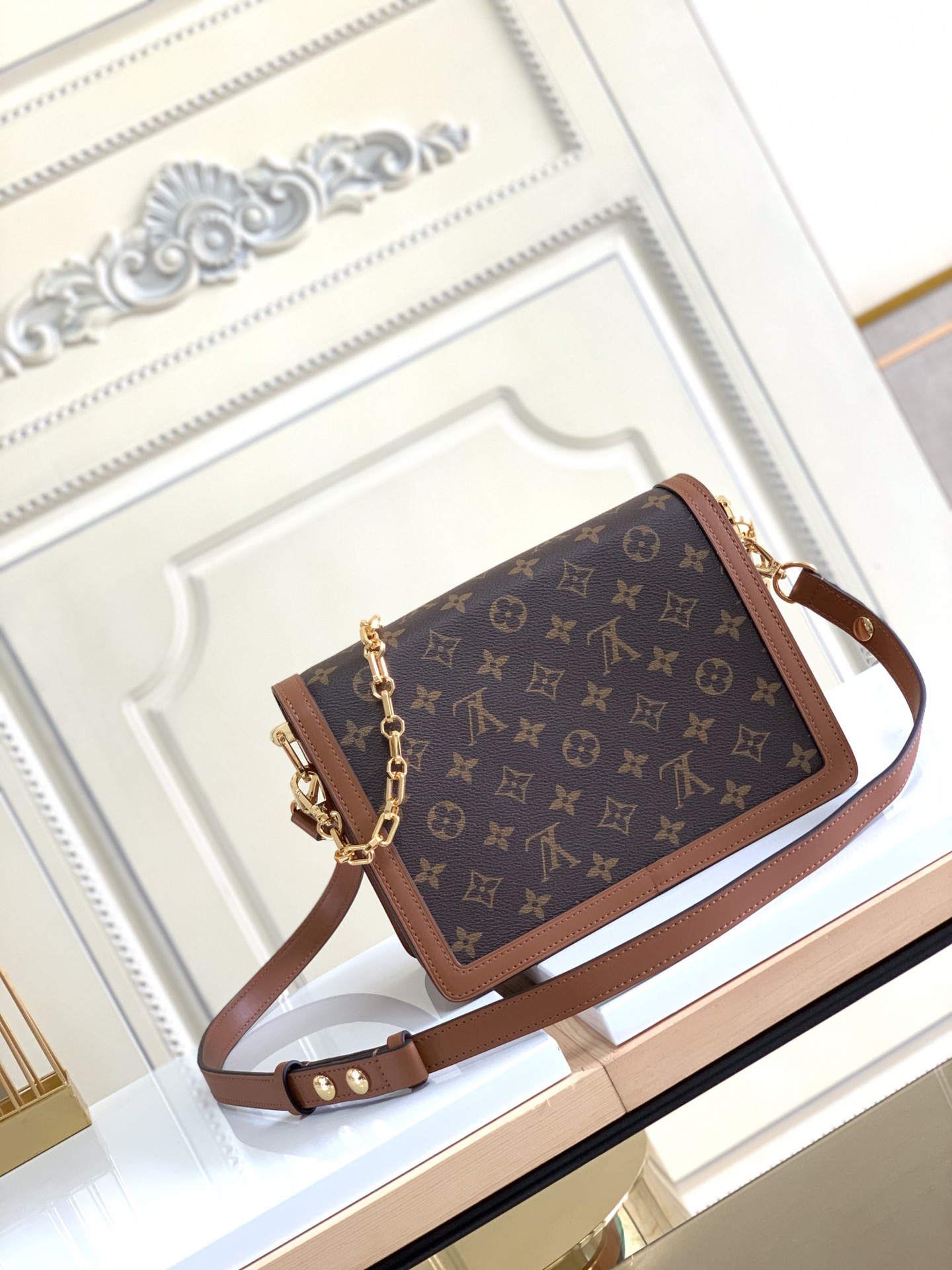 Louis Vuitton Dauphine Crossbody Bag M44391 - Image 3