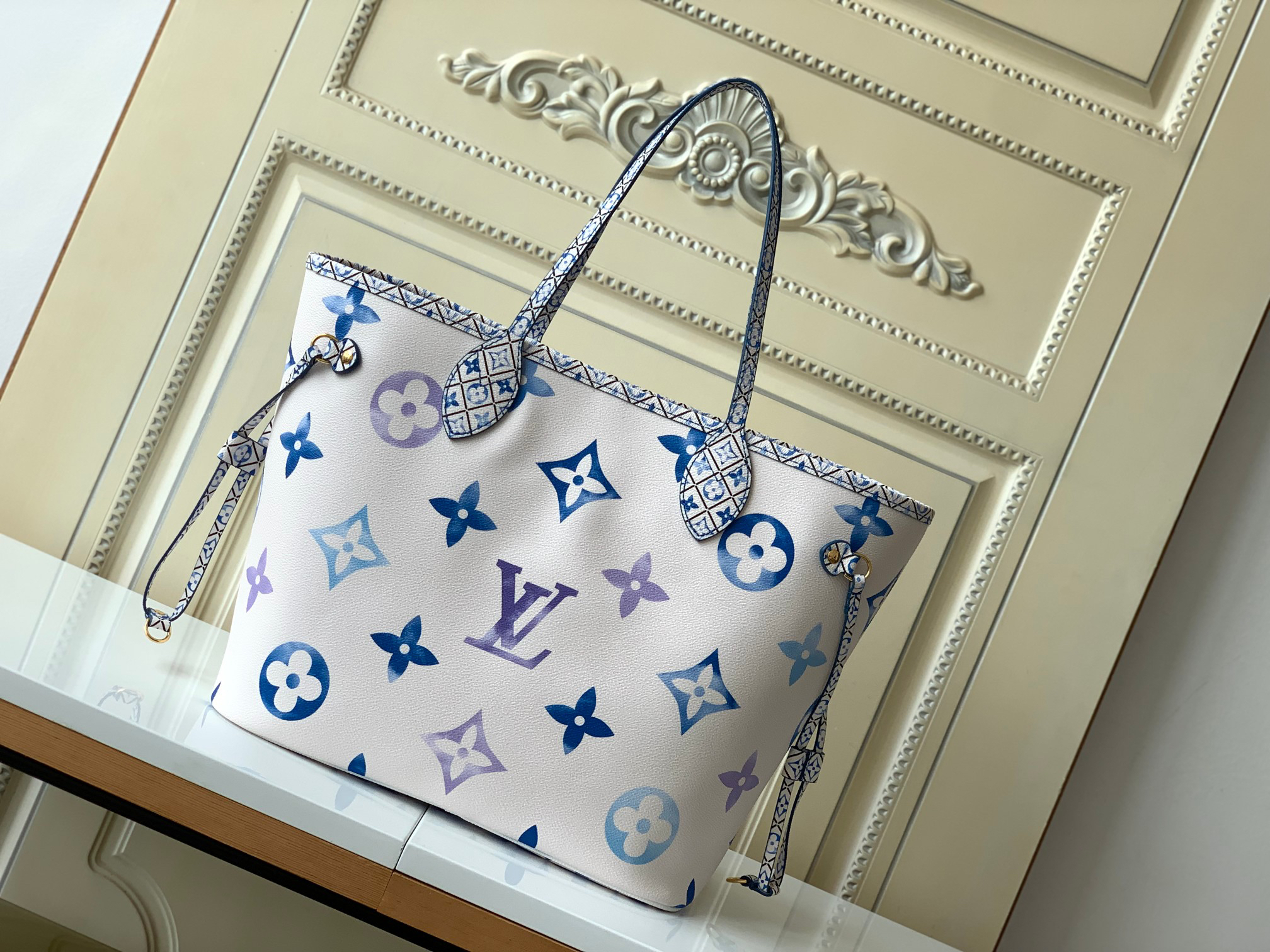 Louis Vuitton Neverfull Tote Bag with Detachable Zipper Pouch - Image 3