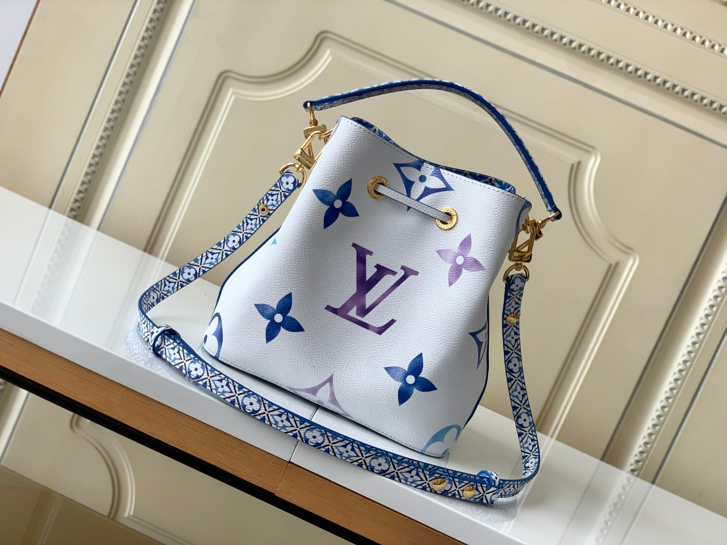Louis Vuitton NeoNoe Bucket Shoulder Bag in Blue - Image 3