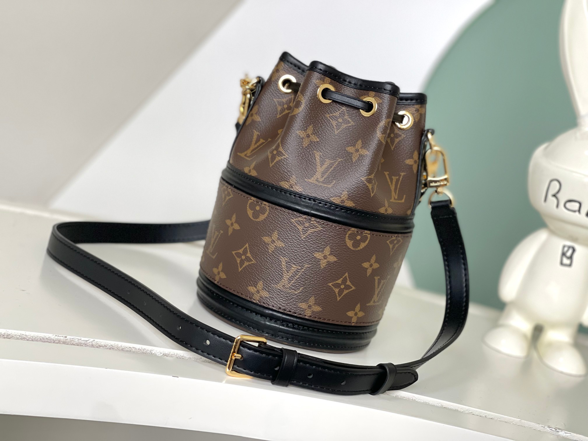 Canoé Monogram Canvas Bucket Bag M83480 - Image 3