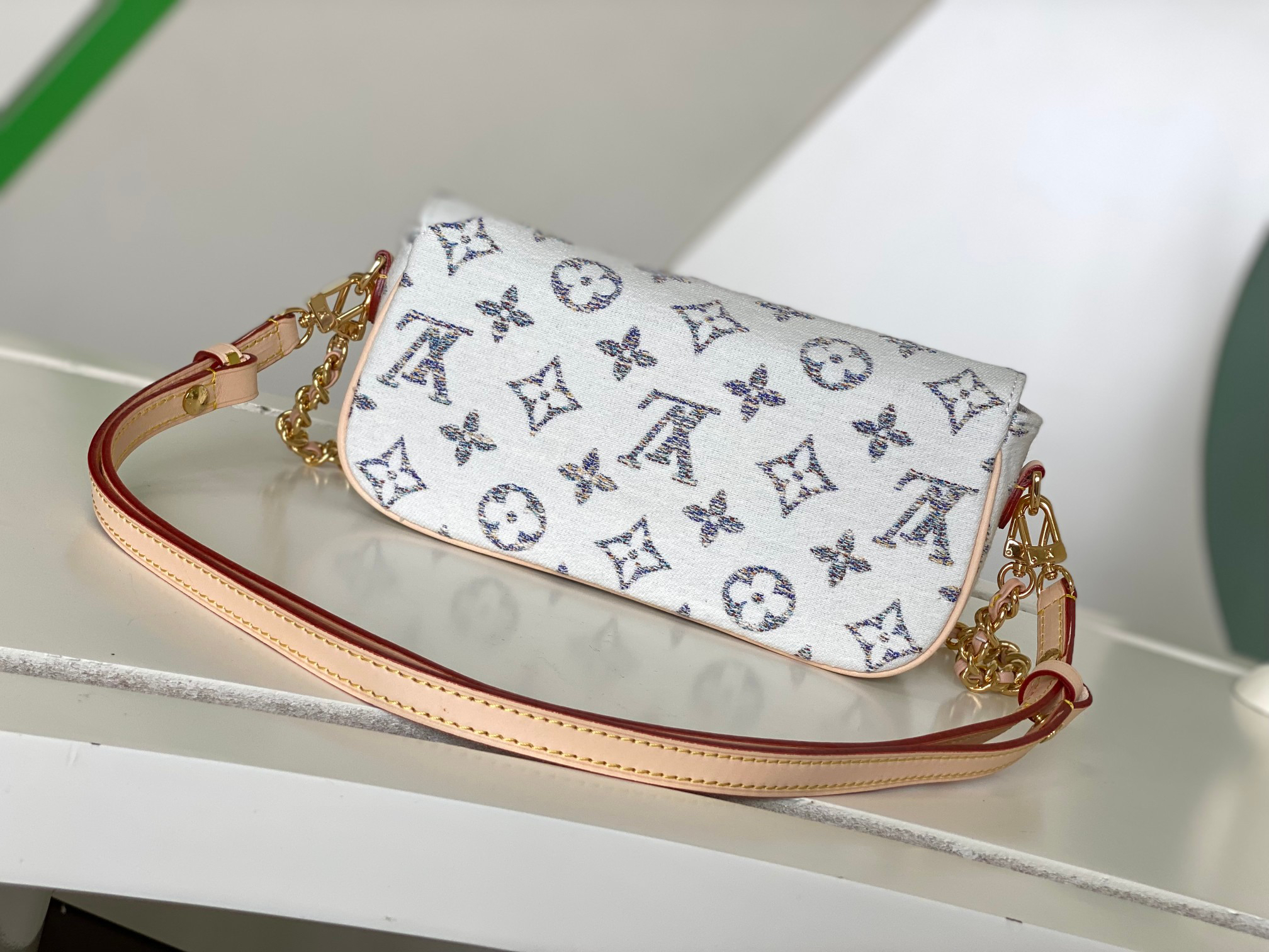 Louis Vuitton Wallet on Chain Ivy M83499 - Image 3