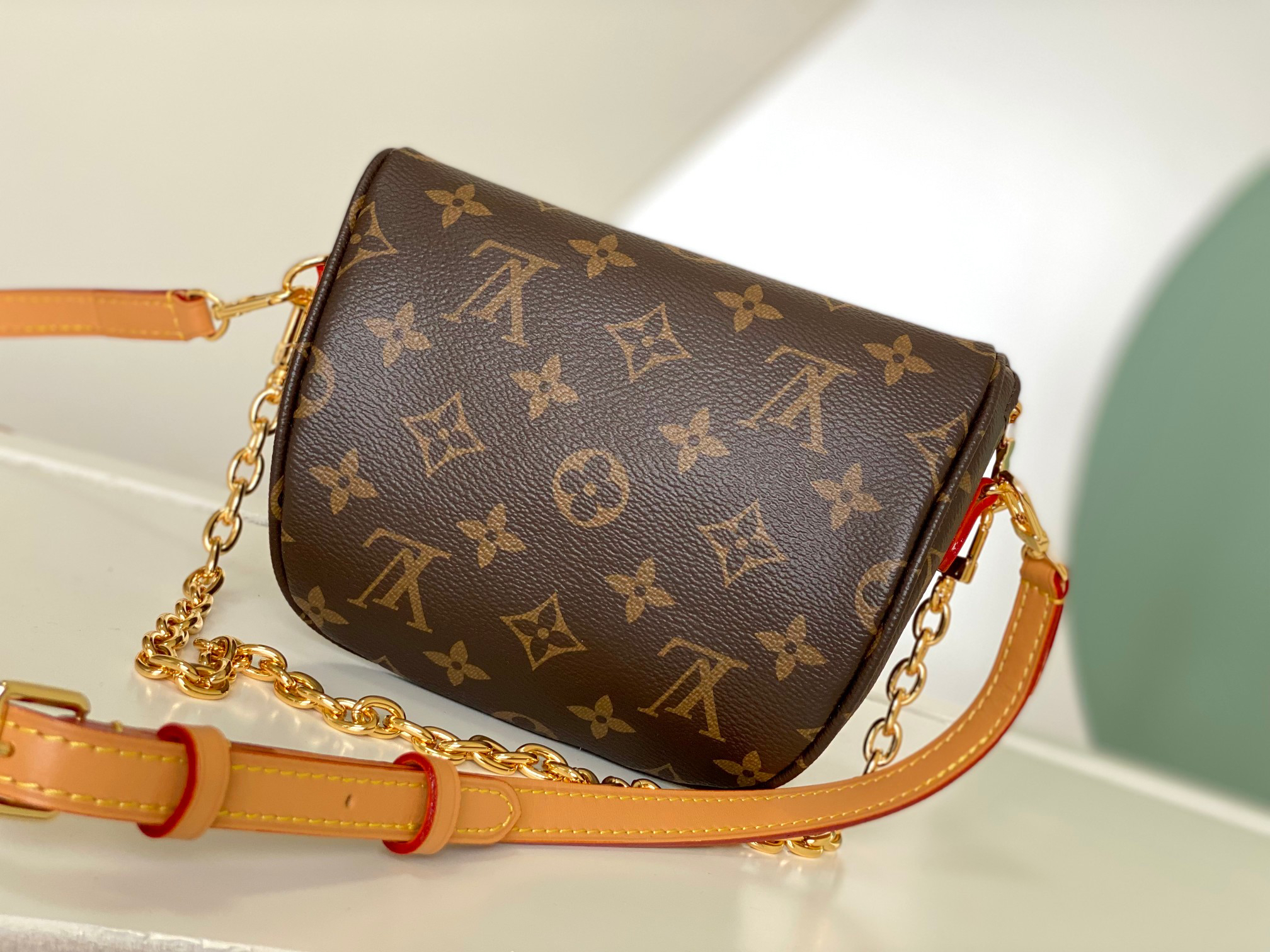 Louis Vuitton Mini Bumbag M82347 in Monogram Empreinte Leather - Image 3