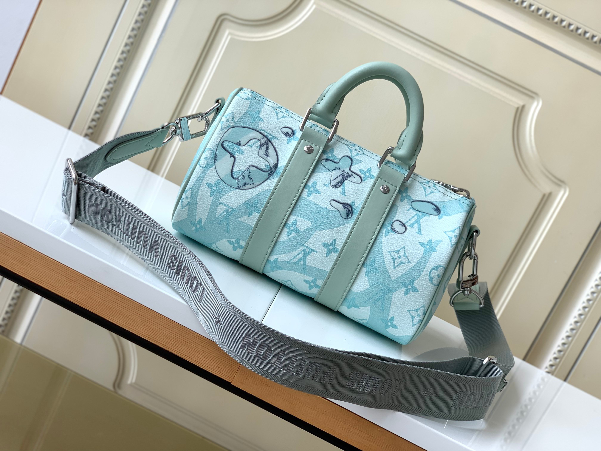 Louis Vuitton Keepall Bandoulière 25 Shoulder Bag in Monogram Aquagarden Canvas - Image 3