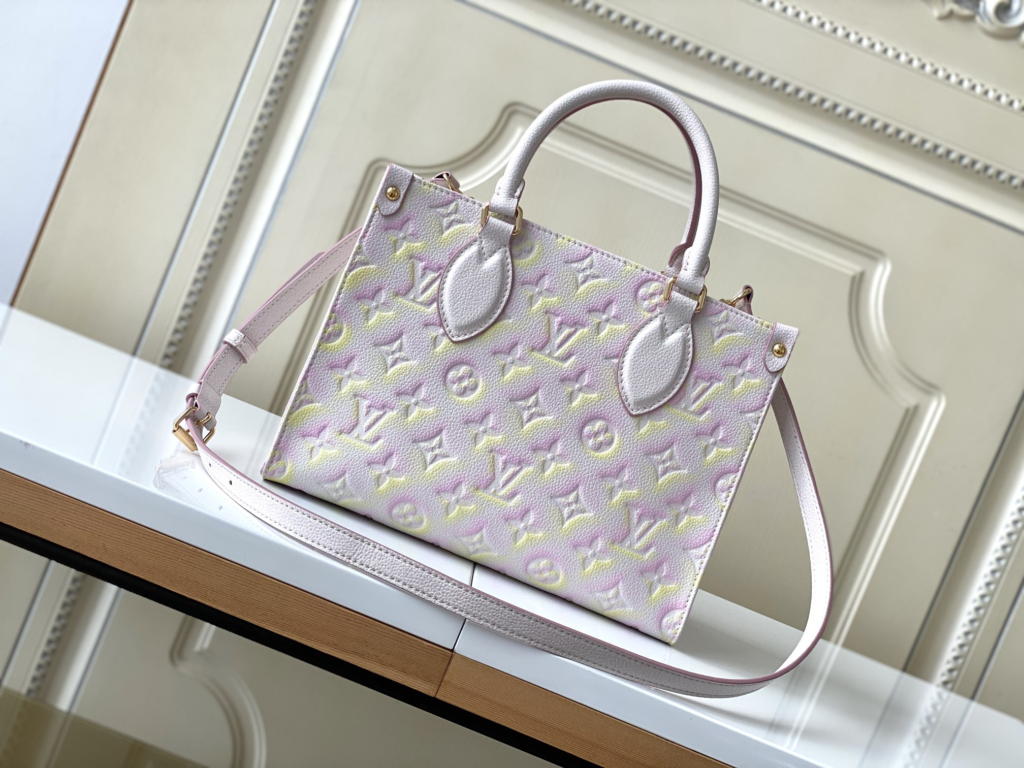 Louis Vuitton Onthego Small Tote Bag - Image 3