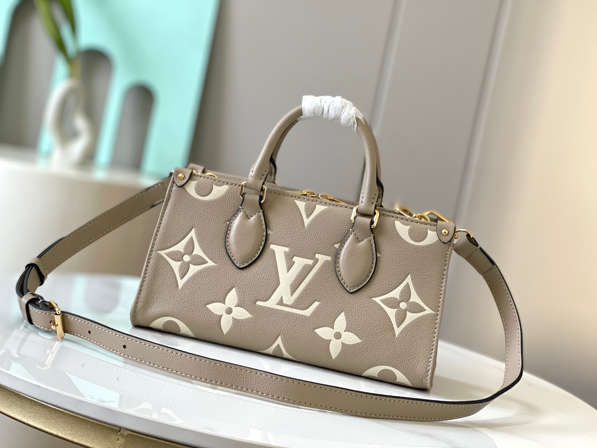 Louis Vuitton OnTheGo East West Handbag in Monogram Empreinte Leather - Image 3