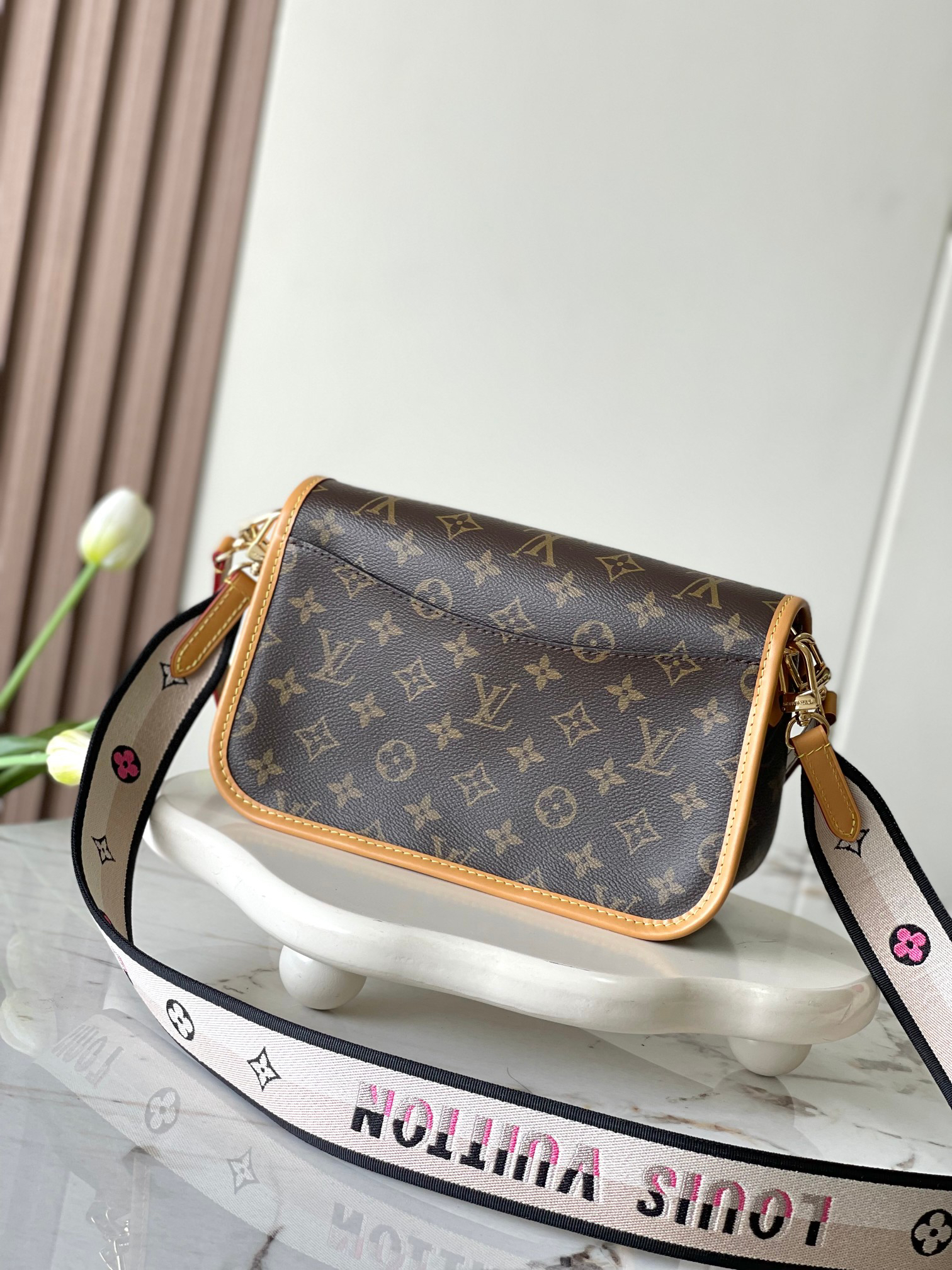 Diane Convertible Leather Shoulder Bag - Image 3