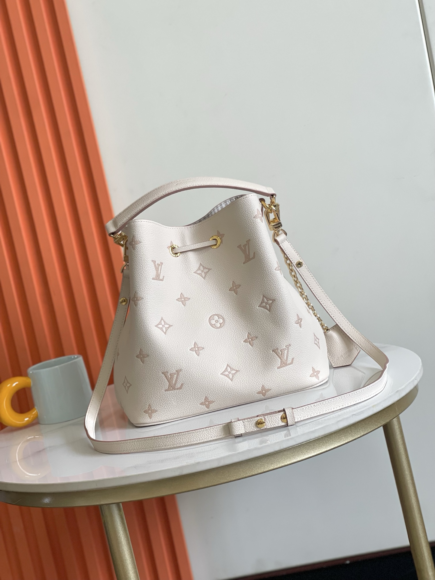 Louis Vuitton NéoNoé Medium Shoulder Bag - Image 3