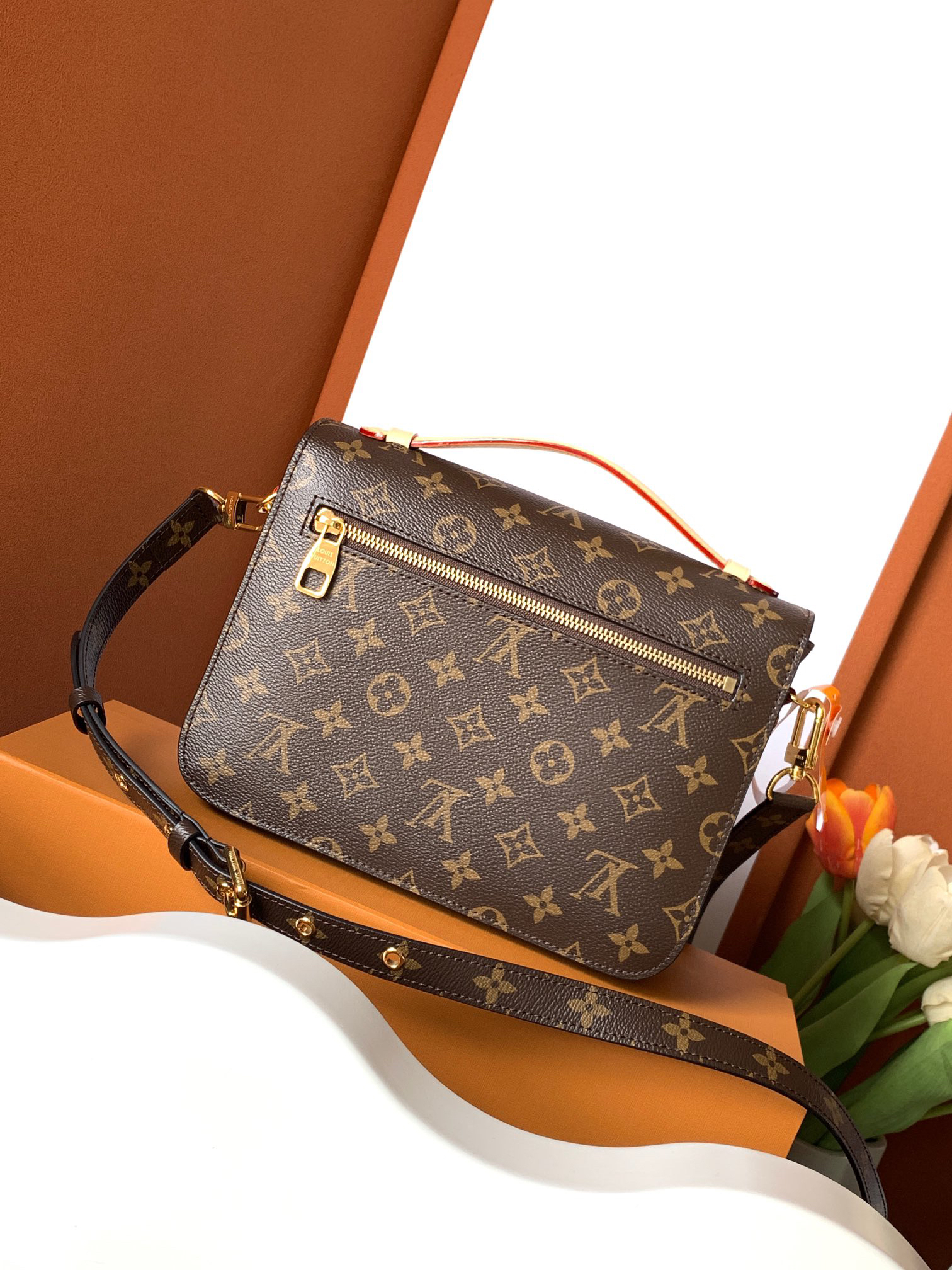 Pochette Métis Leather Crossbody Bag - Image 3
