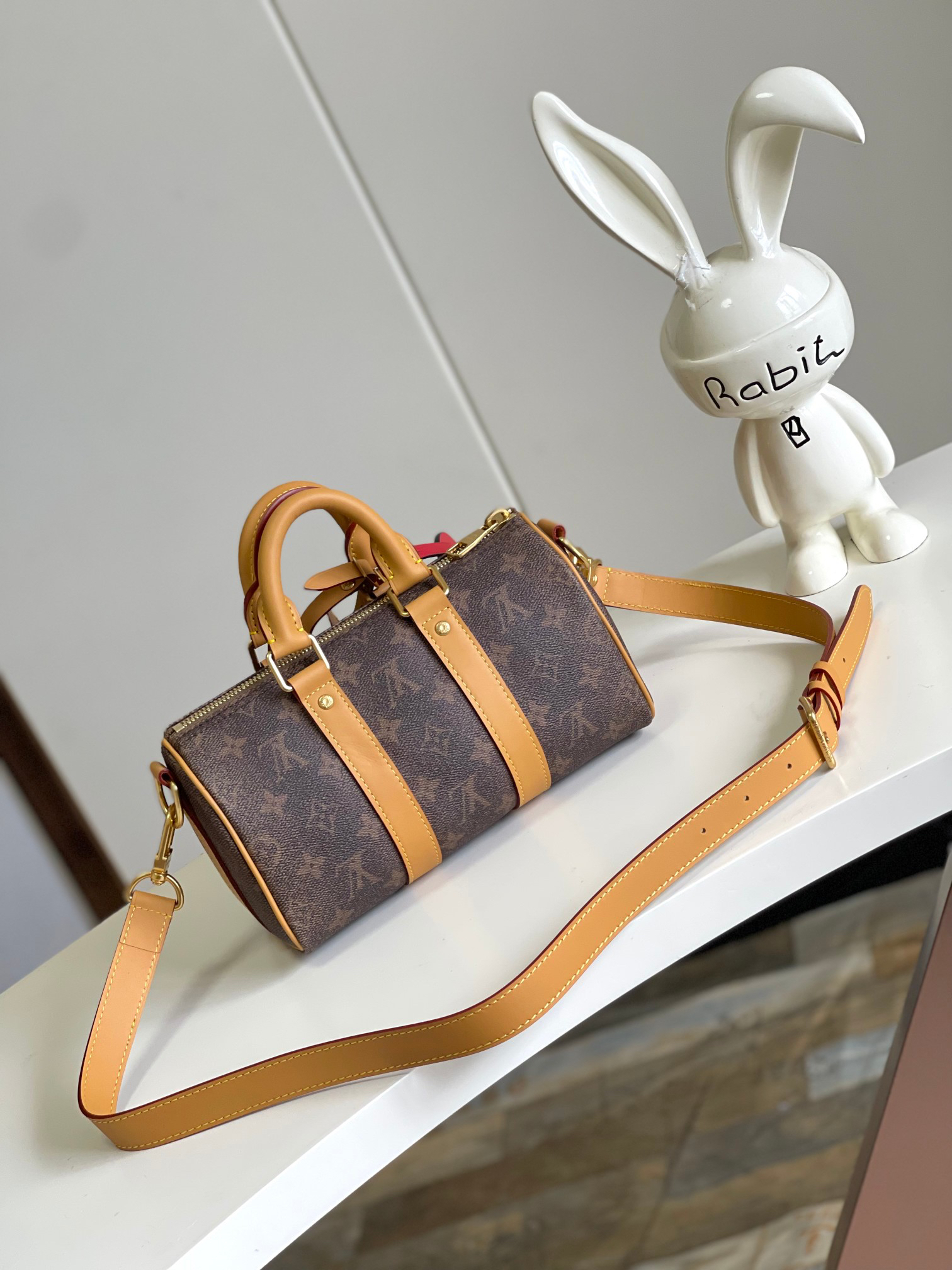 Louis Vuitton Keepall Bandoulière 25 Travel Bag in Monogram Dust Canvas - Image 3