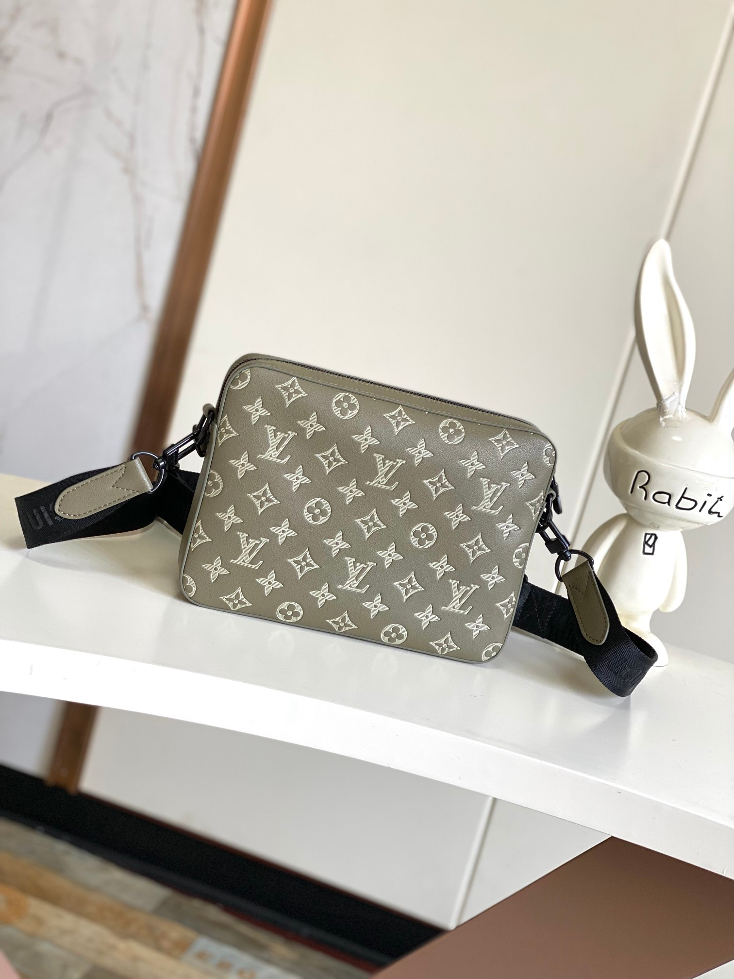 Louis Vuitton Trio Messenger Crossbody Bag - Image 3
