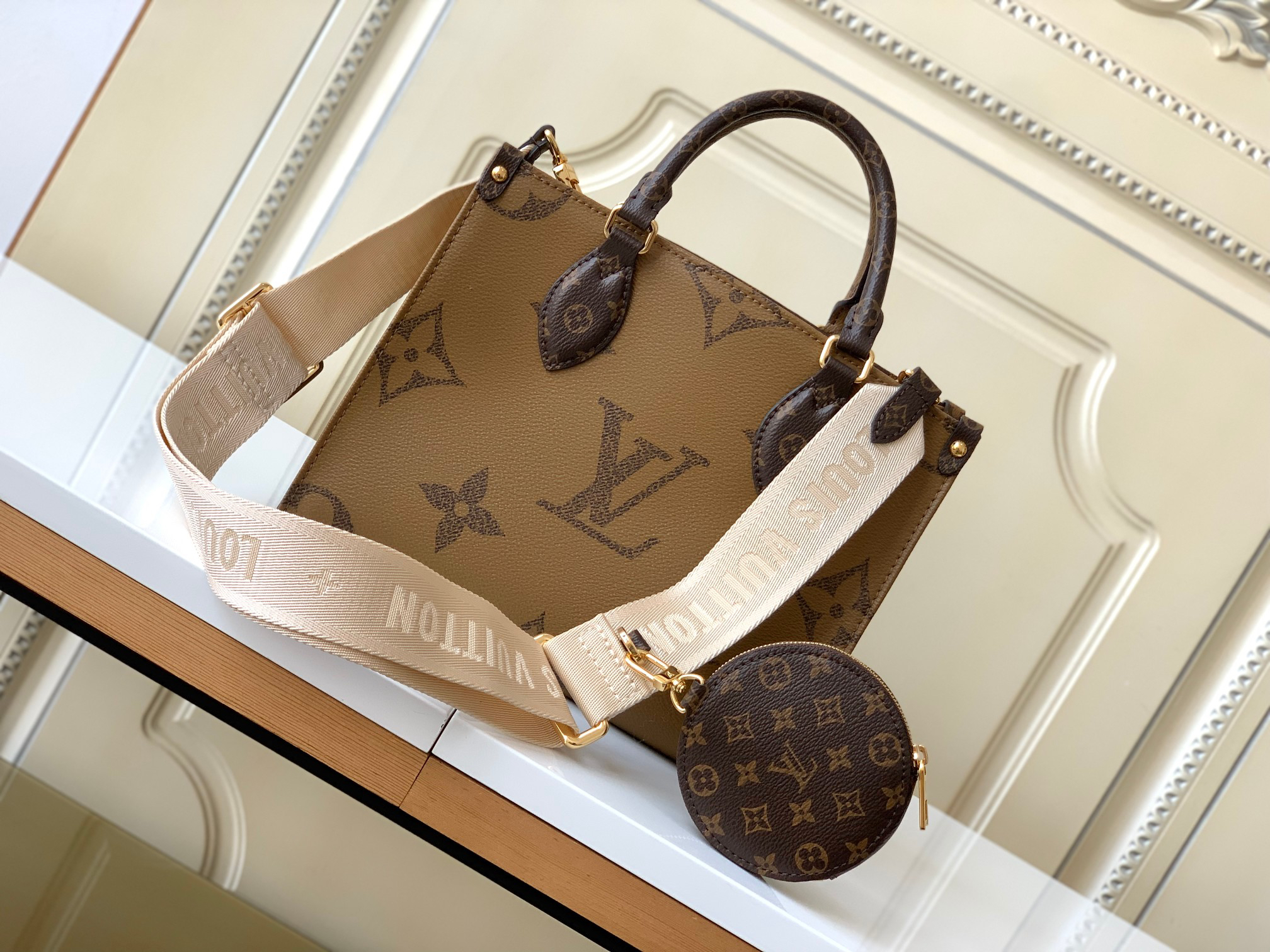 Louis Vuitton OnTheGo Small Handbag M46373 - Image 3