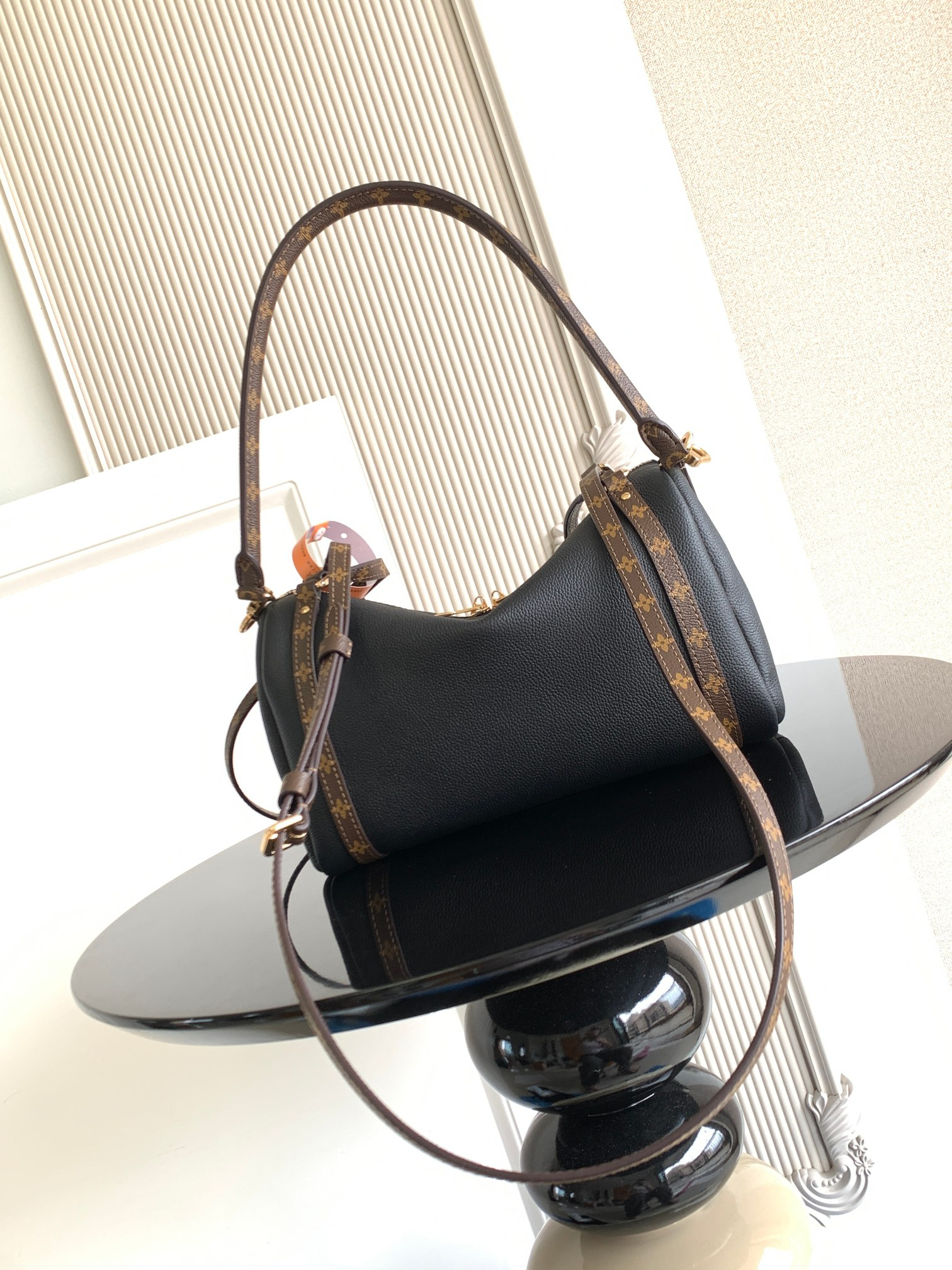 Express Small Handbag in Cowhide Leather - Image 3