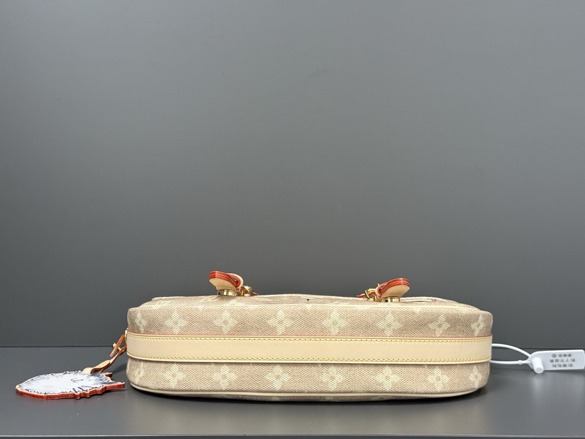 Louis Vuitton M15134 Escale Handbag with Meowgram Cat Motif - Image 3