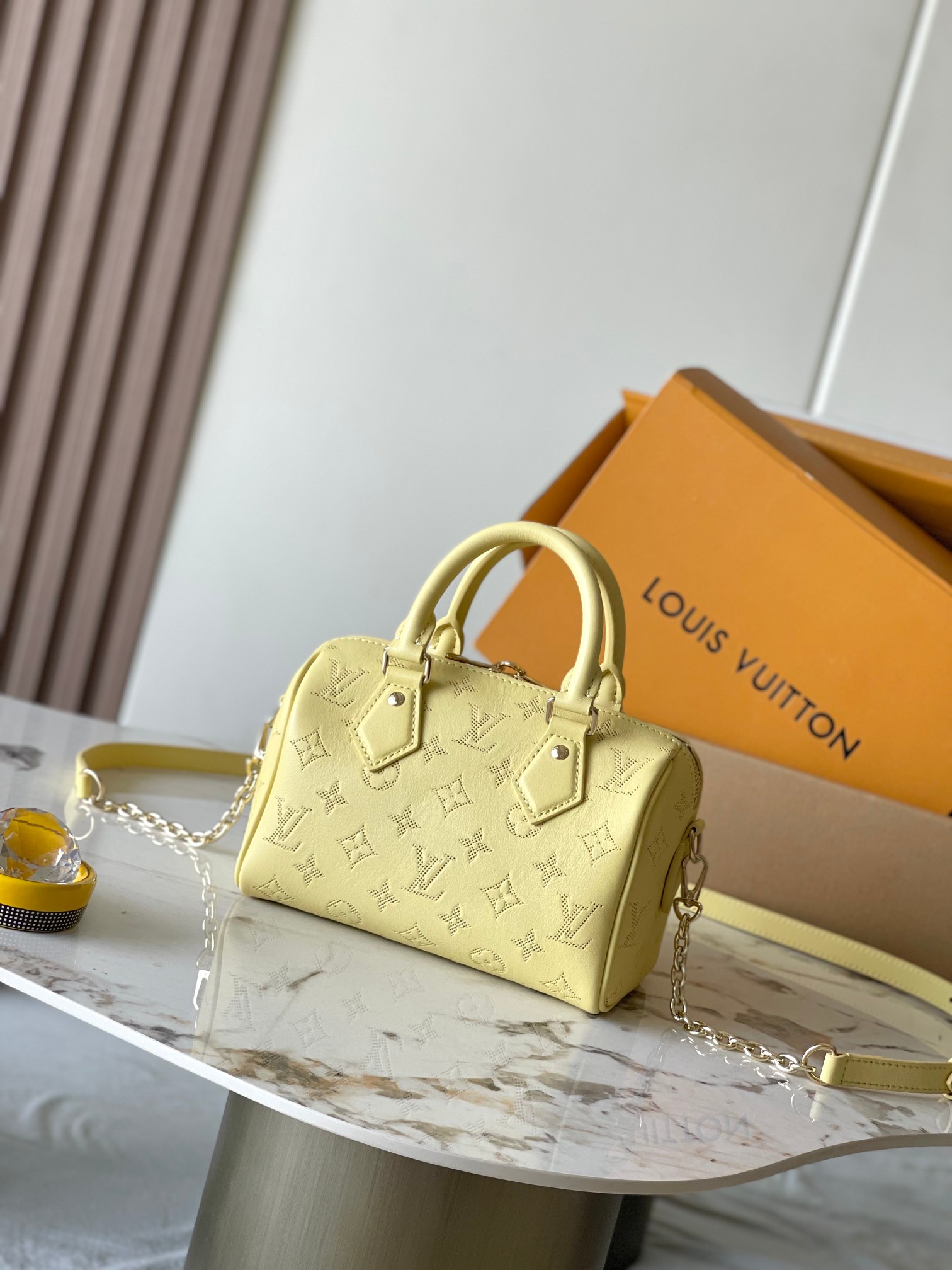 Speedy Bandoulière 20 Handbag - Image 3