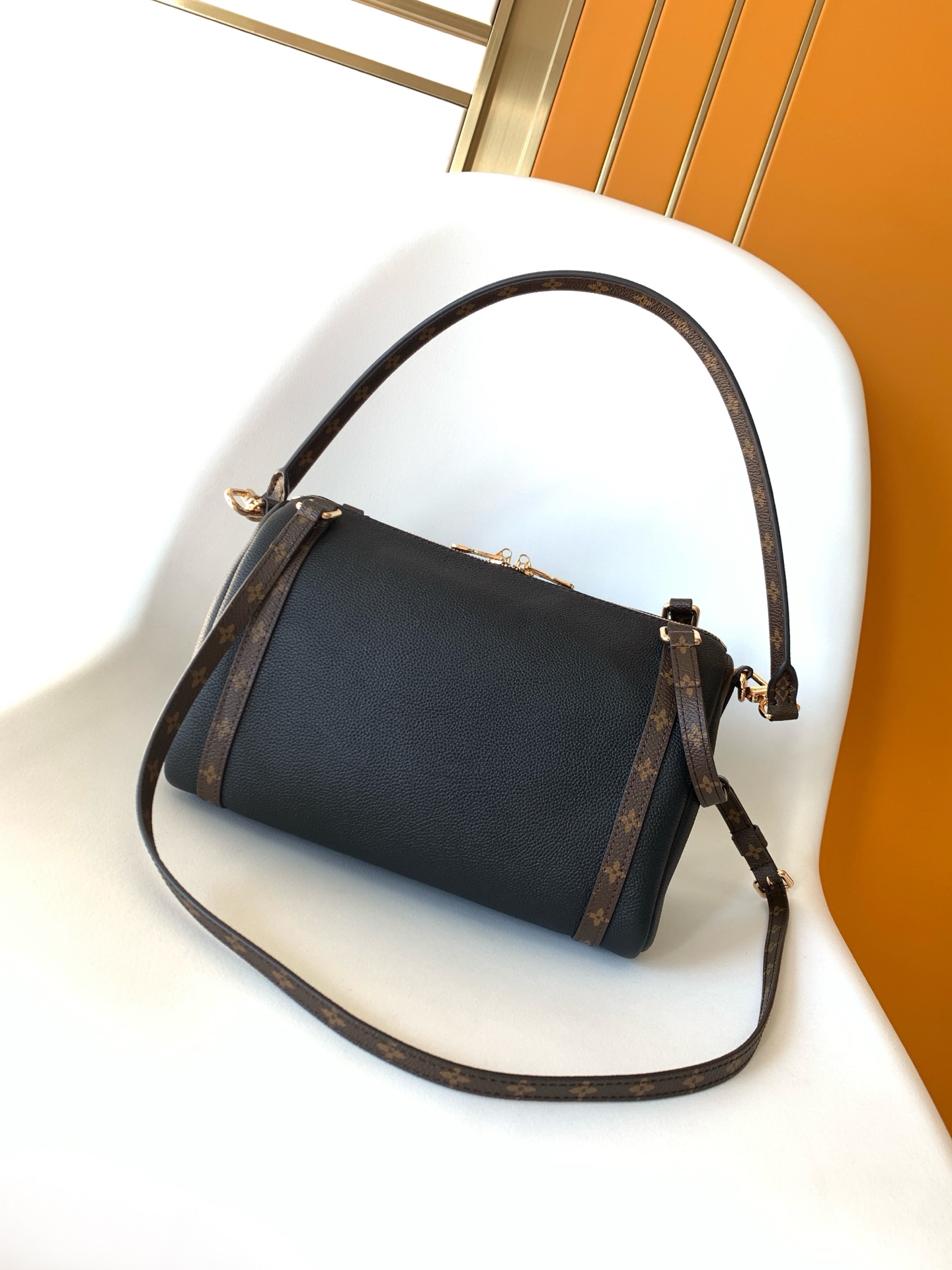 Louis Vuitton Express Small Black Cowhide Crossbody Bag - Image 3